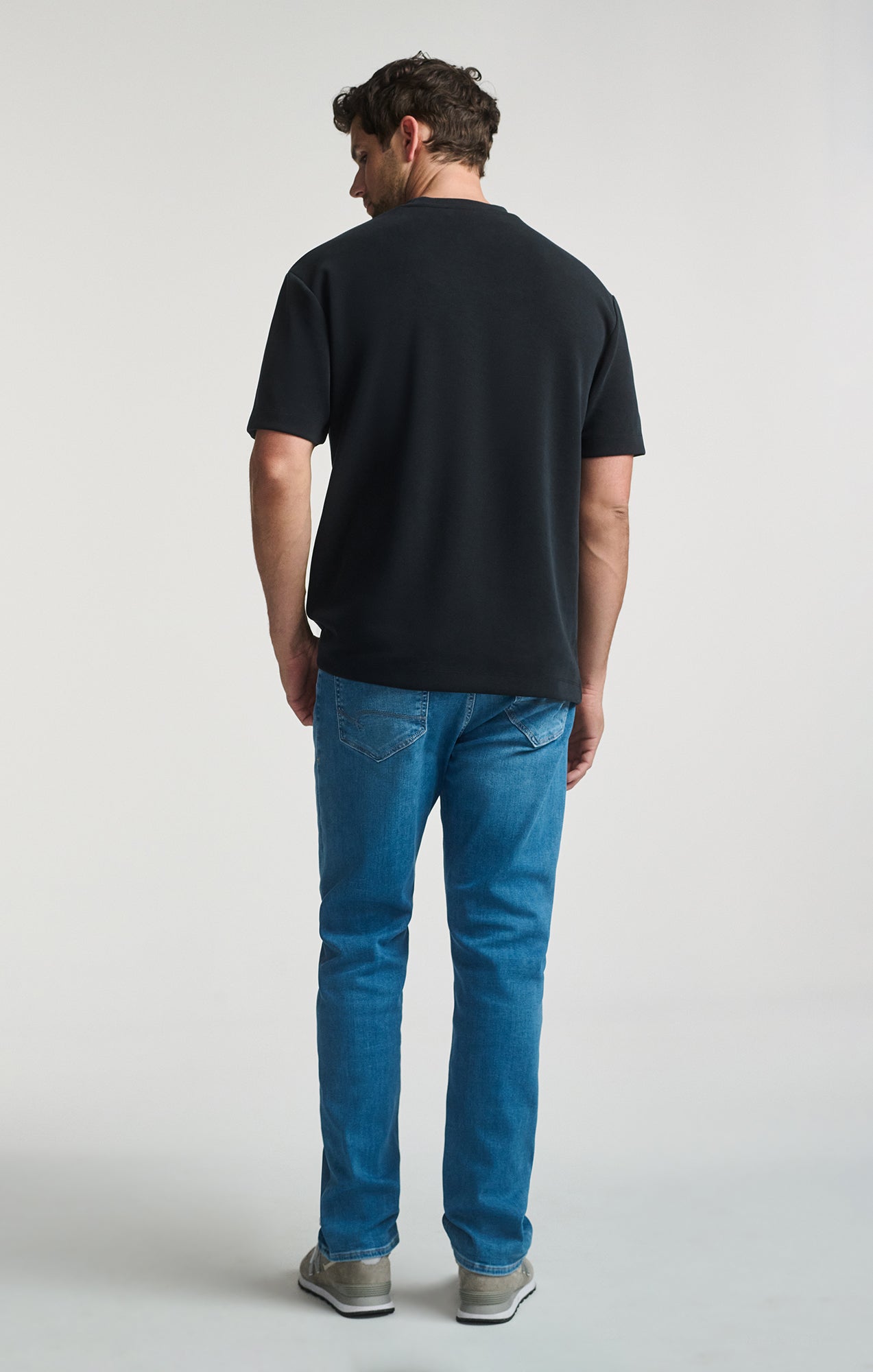 SHORT SLEEVE CREW NECK T-SHIRT IN JET BLACK - Mavi Jeans