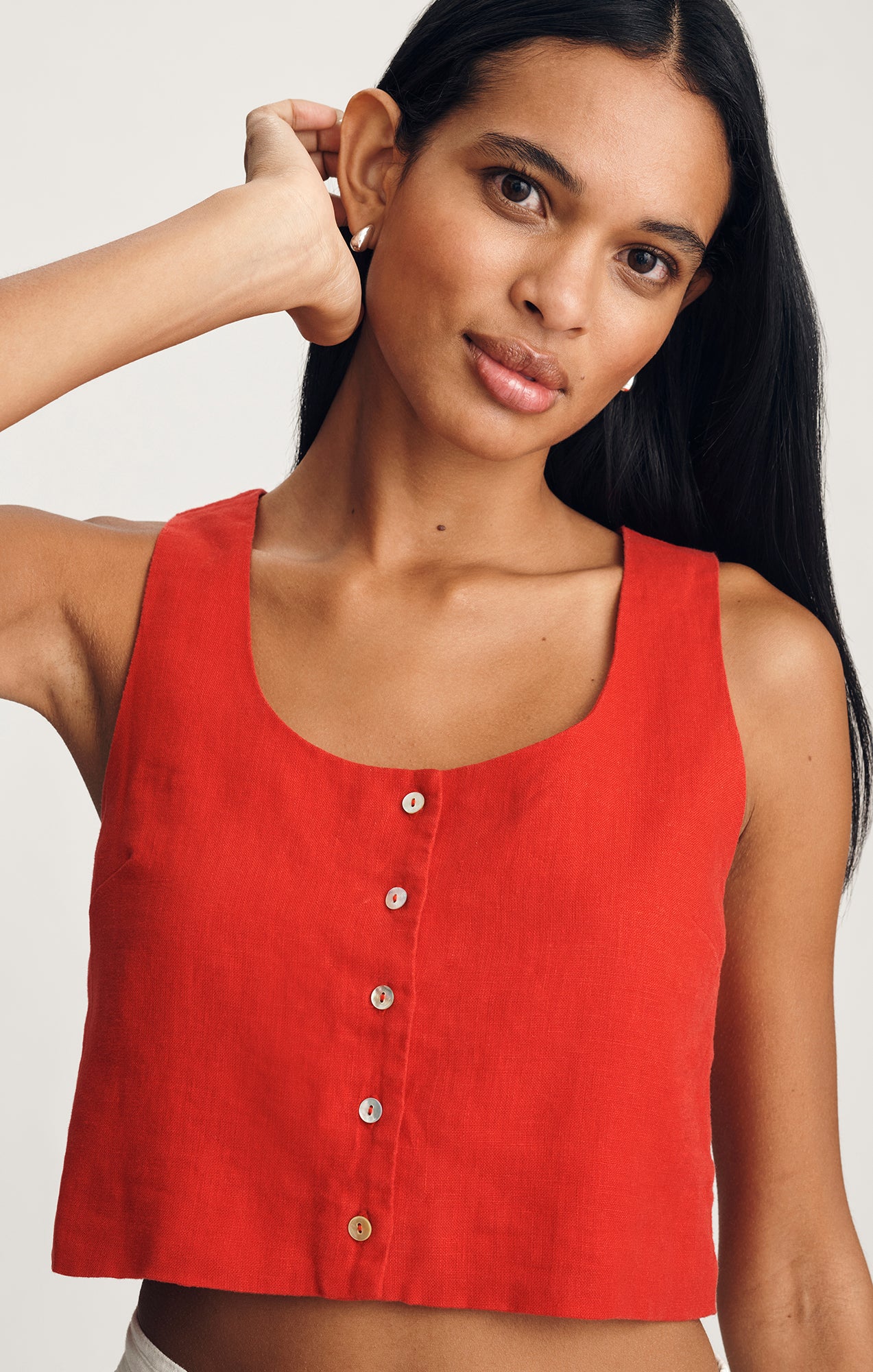 LINEN CROPPED BUTTON-UP TANK TOP IN GOJI BERRY - Mavi Jeans