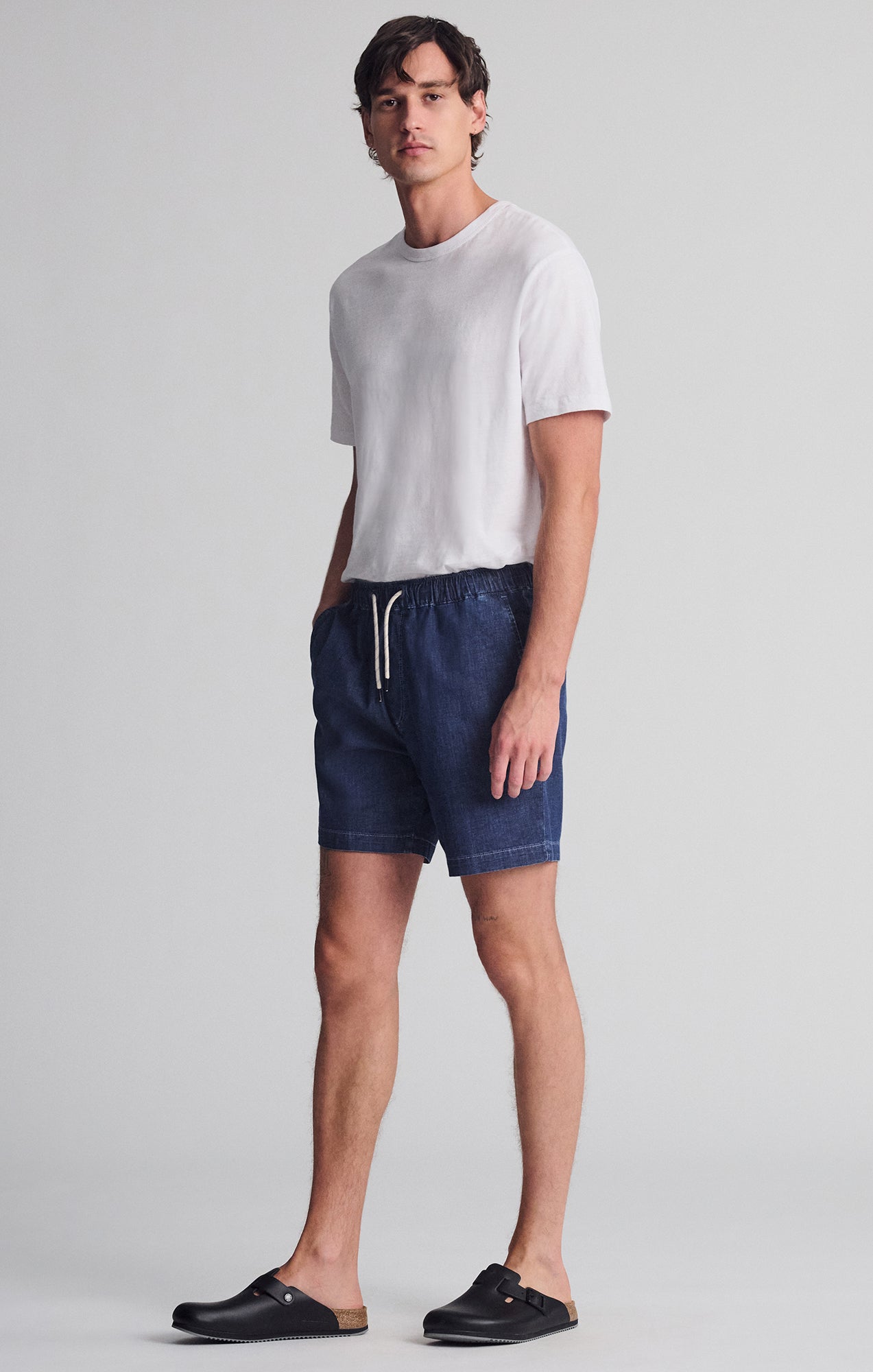 CLINT JOGGER SHORTS IN NAVY CHAMBREY - Mavi Jeans
