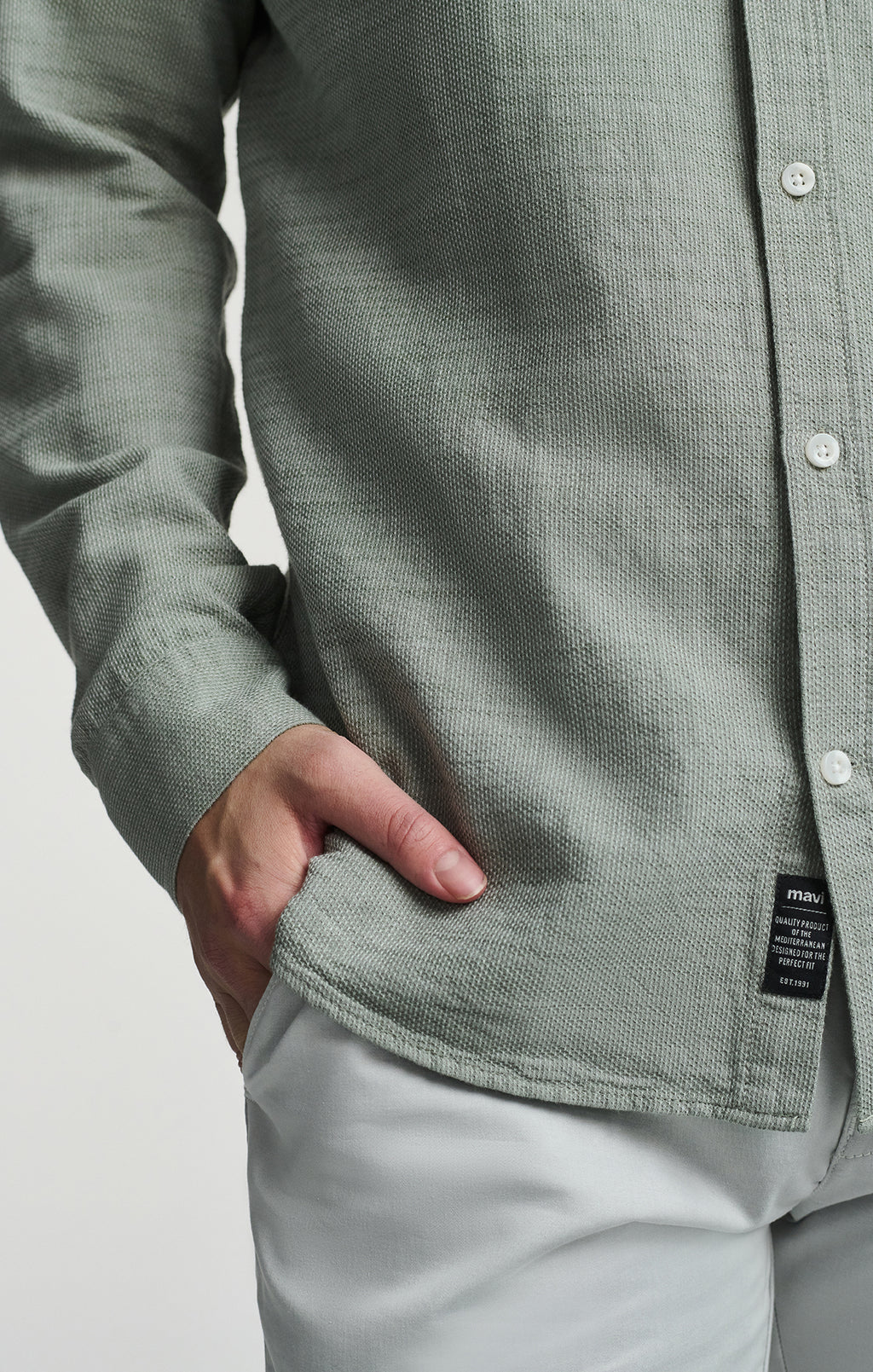 ONE POCKET LONG SLEEVE BUTTON-UP SHIRT IN AGAVE GREEN - Mavi Jeans