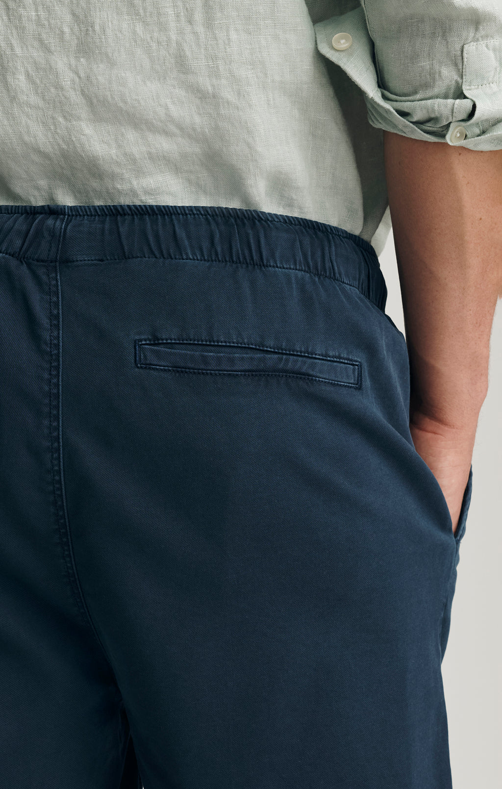 TENCEL™ DRAWSTRING 7" INSEAM SHORTS IN TOTAL ECLIPSE - Mavi Jeans
