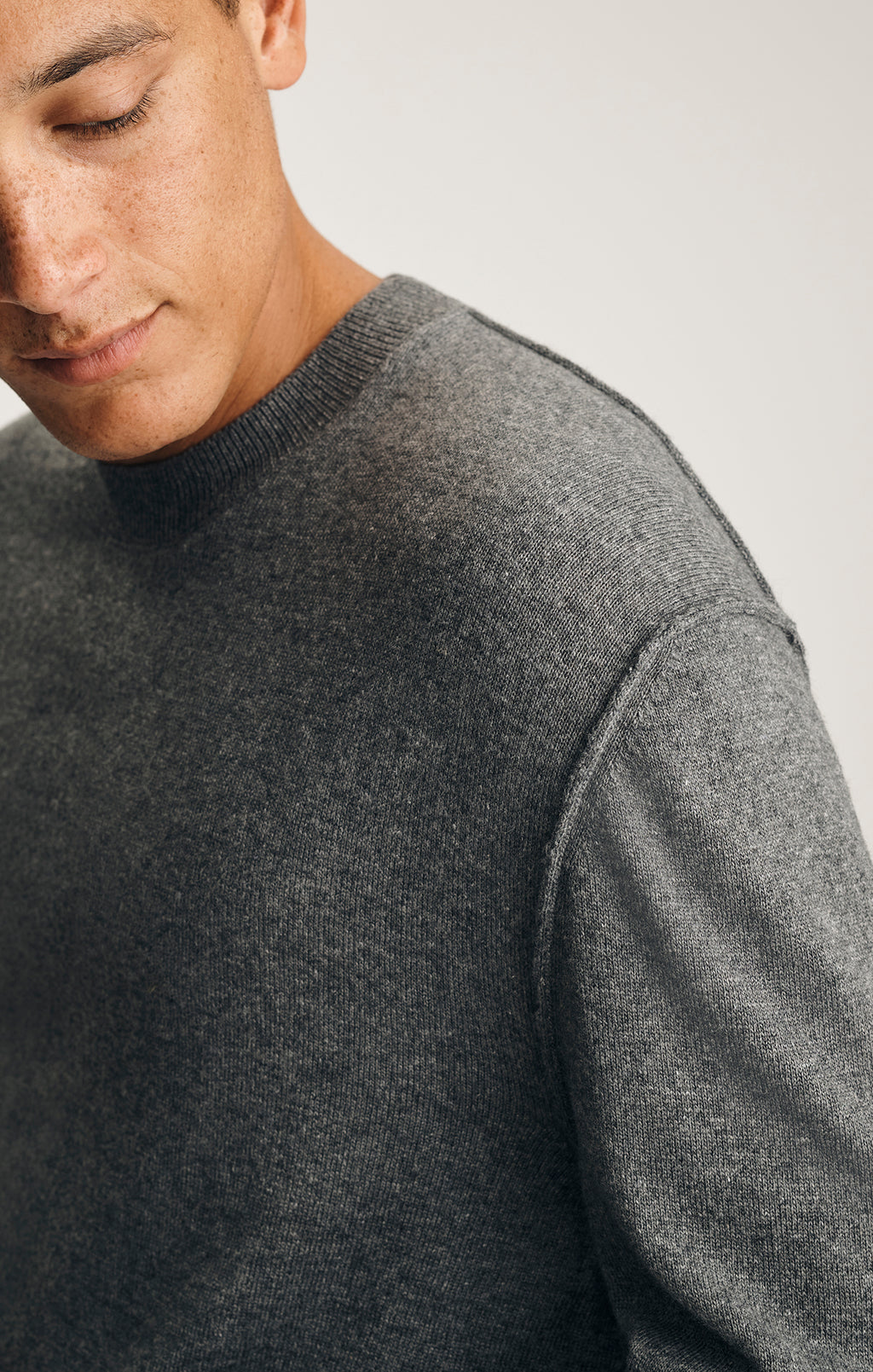 LONG SLEEVE CREW NECK SWEATER IN GREY MELANGE