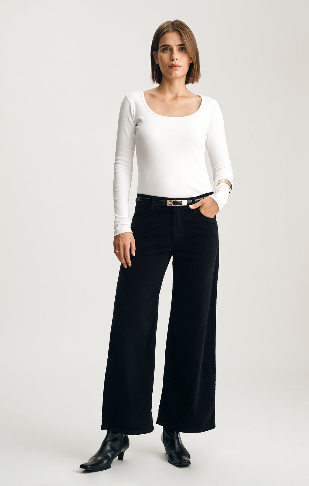 SOFIA RIBBED SQUARE NECK T-SHIRT IN WHITE