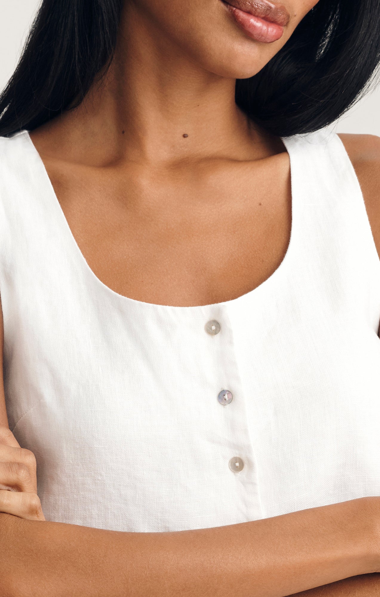 LINEN CROPPED BUTTON-UP TANK TOP IN WHITE - Mavi Jeans