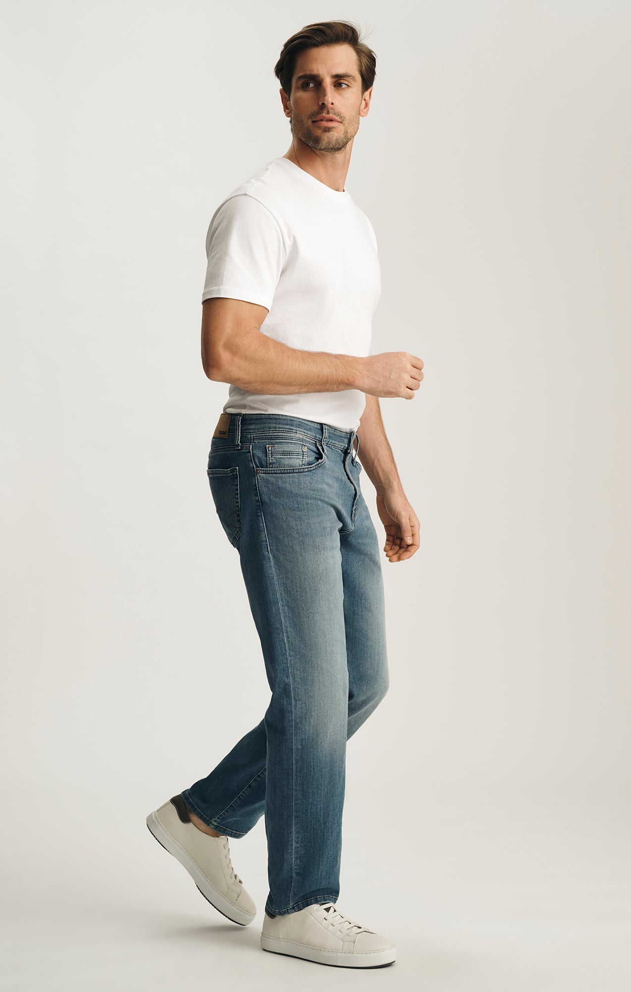 MATT RELAXED STRAIGHT LEG IN LIGHT BLUE WILLIAMSBURG