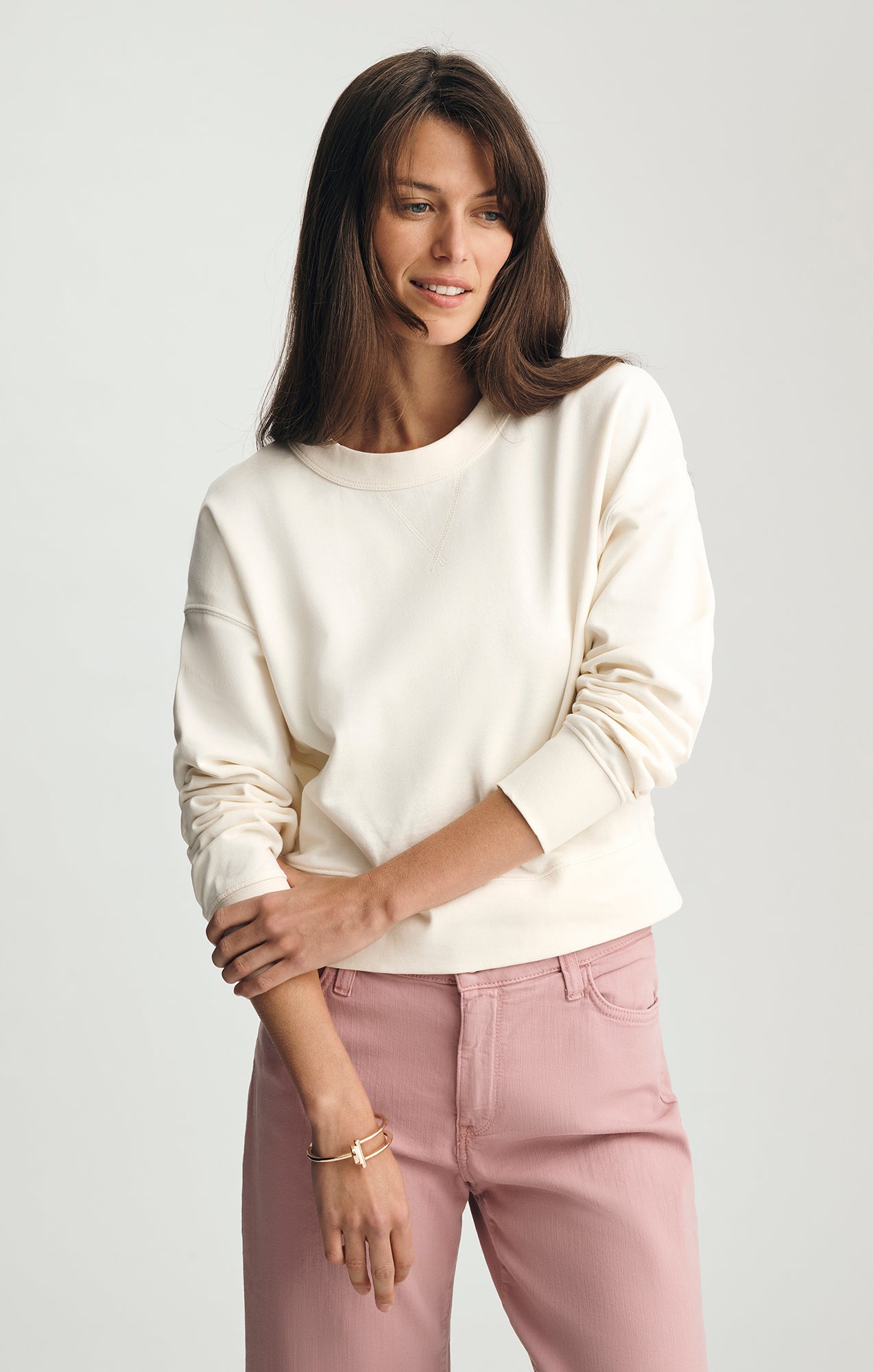 V-STITCH CREW NECK SWEATSHIRT IN WHISPER WHITE