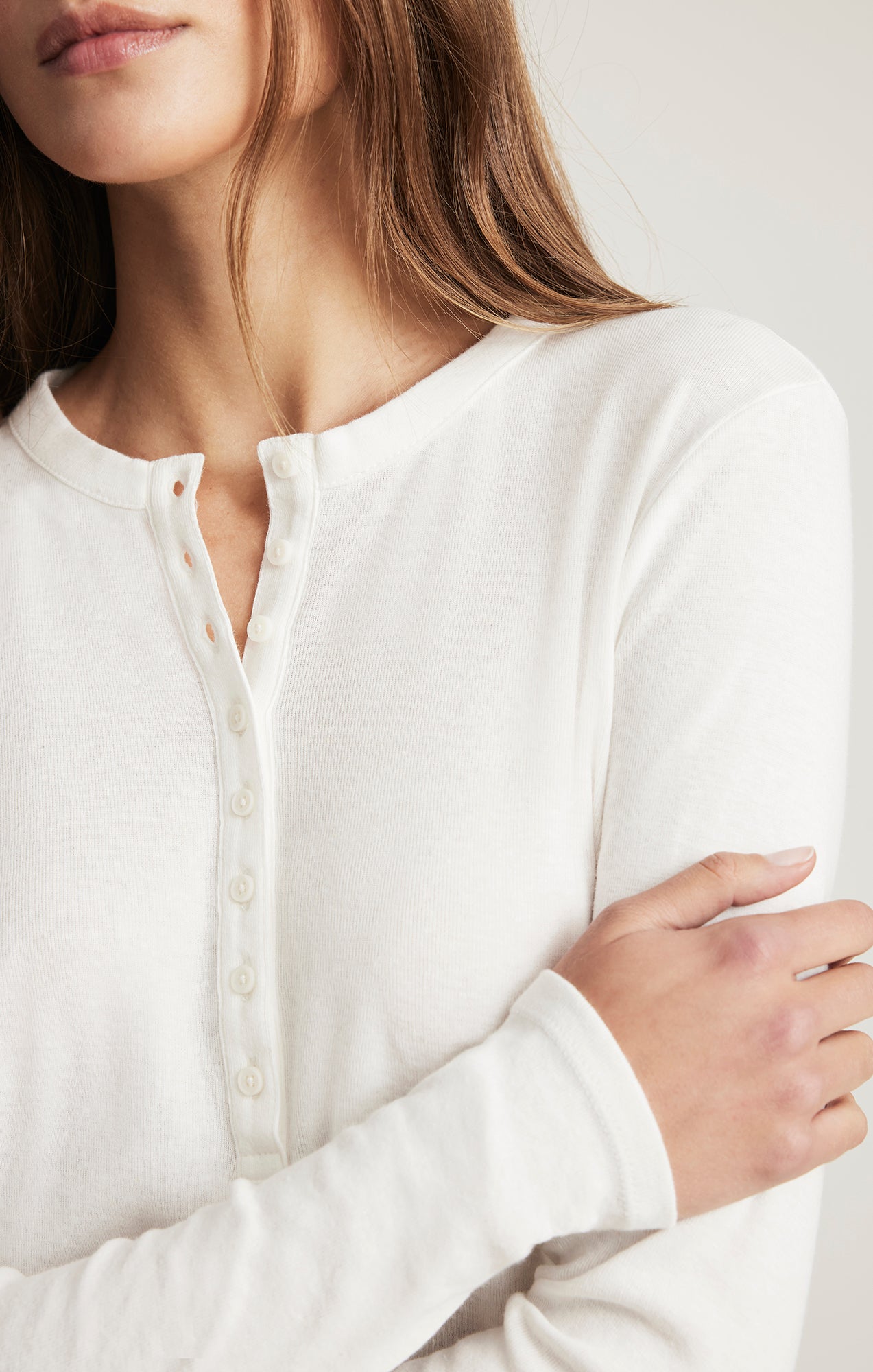 HENLEY LONG SLEEVE T-SHIRT IN ANTIQUE WHITE - Mavi Jeans