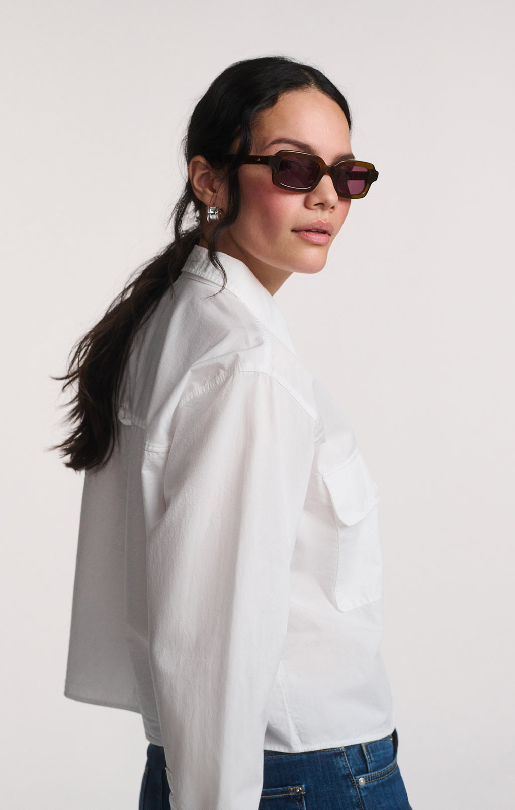 DOUBLE POCKET CROPPED BUTTON-UP SHIRT IN WHITE - Mavi Jeans