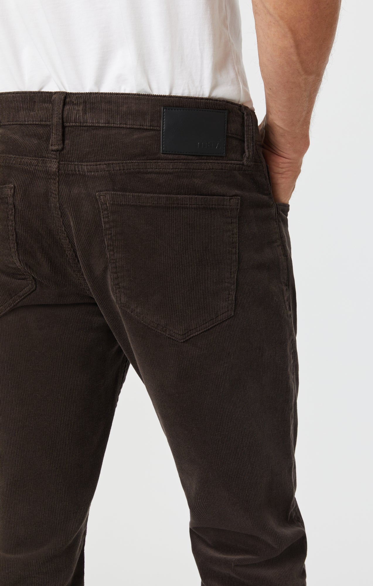 MARCUS SLIM STRAIGHT LEG IN ESPRESSO CORD - Mavi Jeans