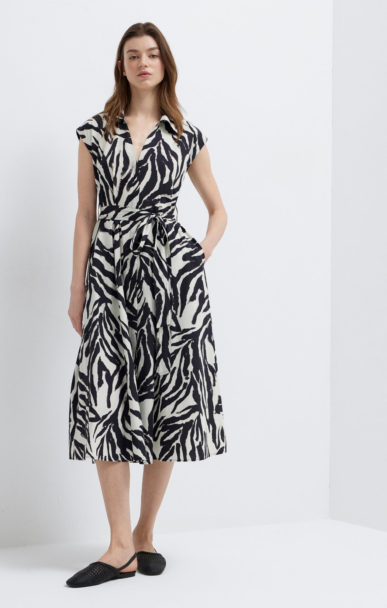 Robe-chemise midi en lin à ceinture imprimée zèbre batic
