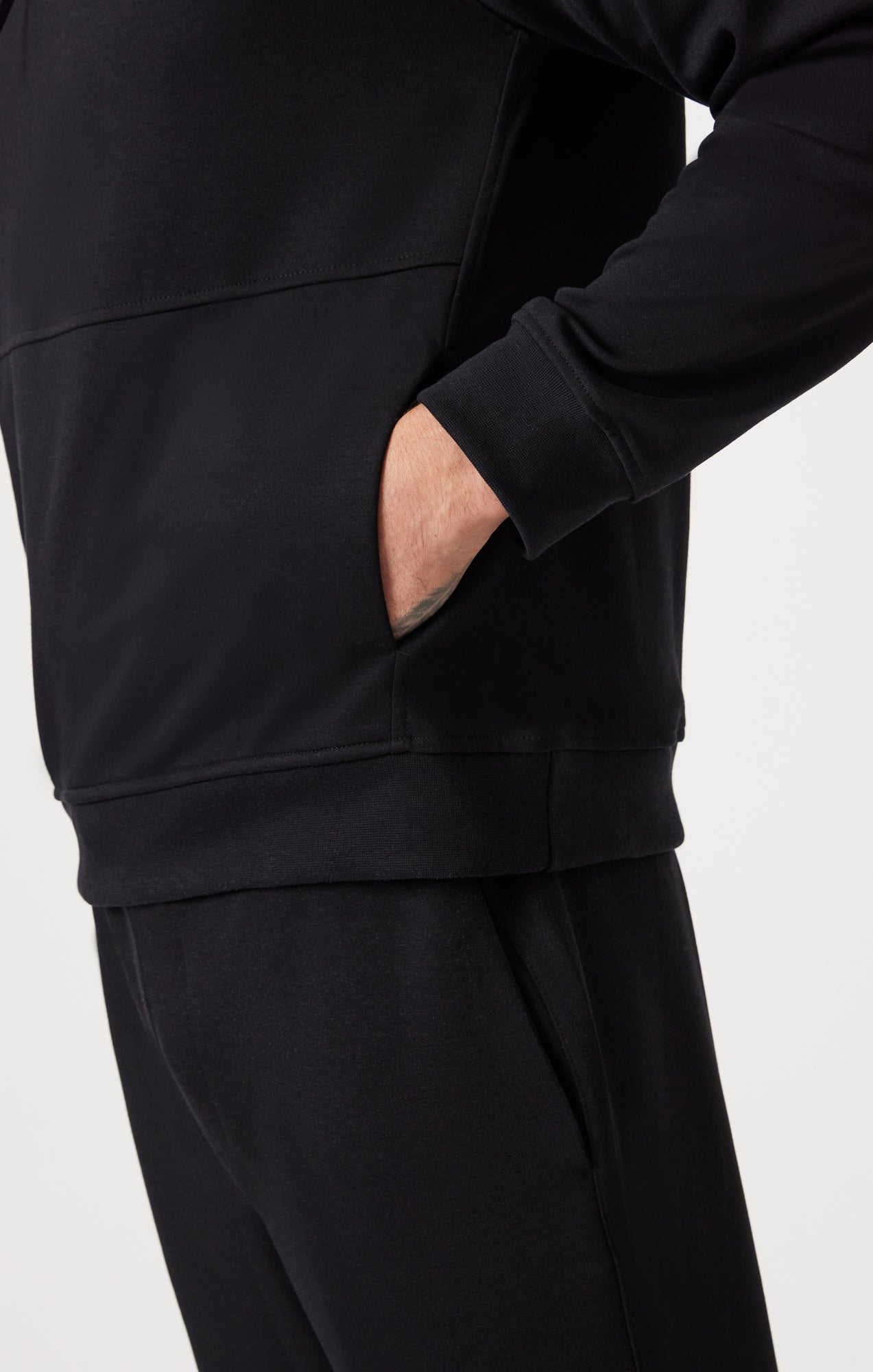 POCKET SWEATSHIRT IN BLACK - Mavi Jeans