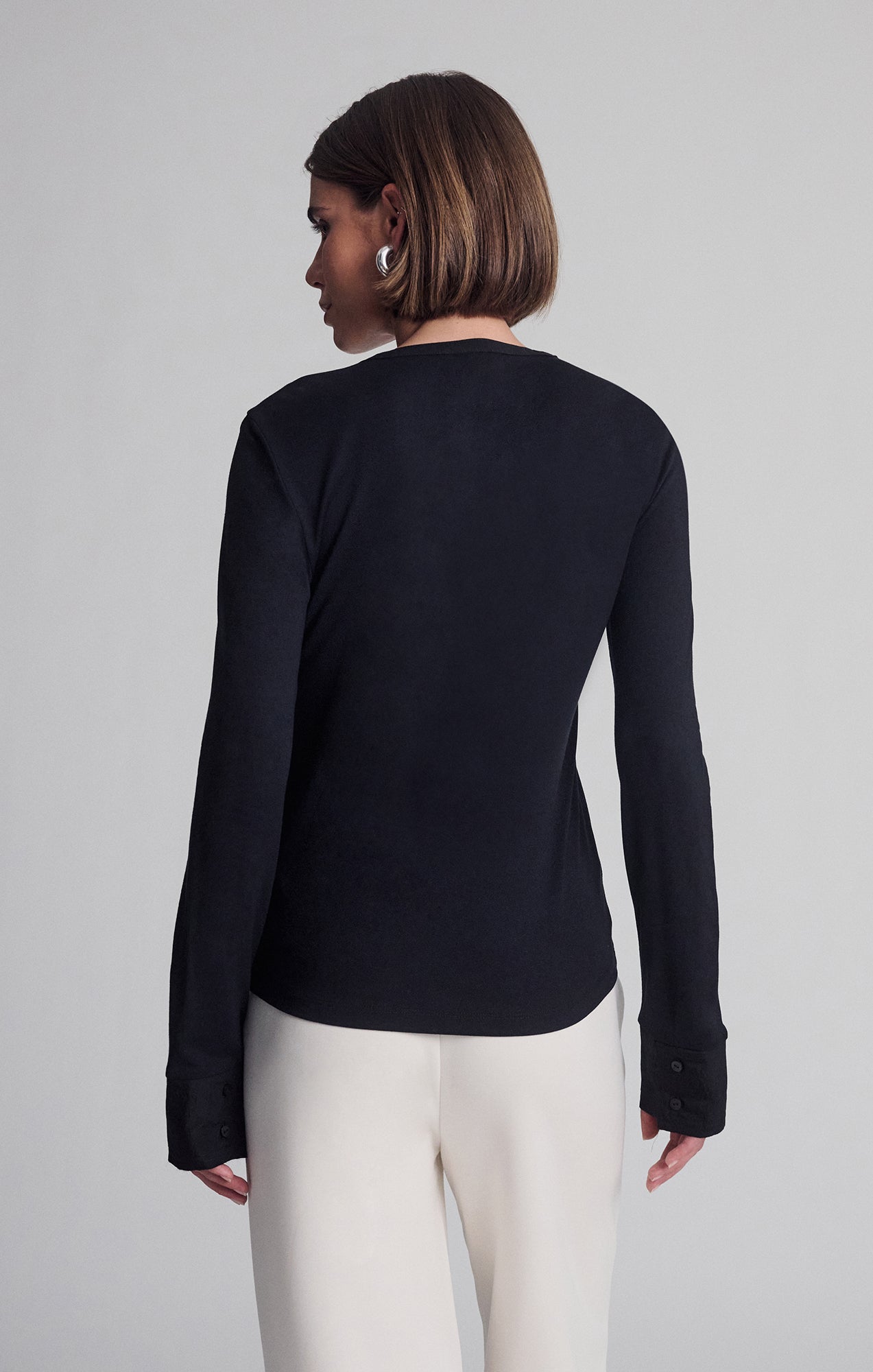 LONG SLEEVE BUTTON T-SHIRT IN BLACK - Mavi Jeans