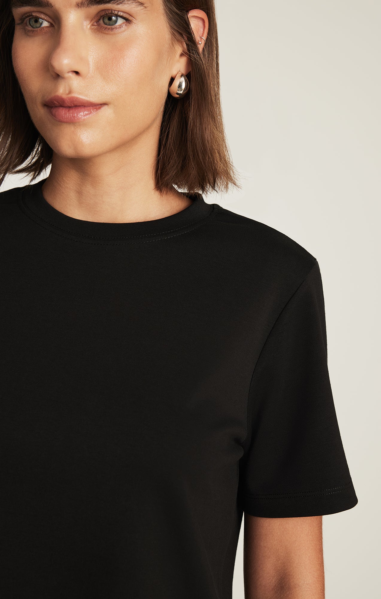 BASIC CREW NECK T-SHIRT IN BLACK