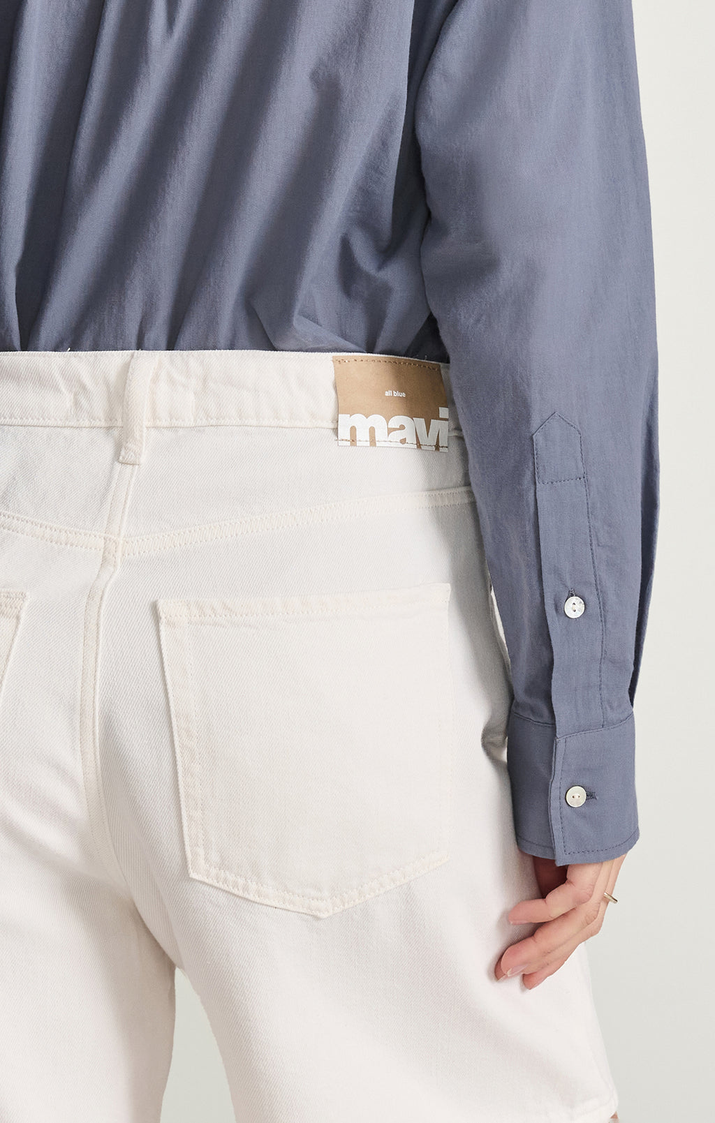 NELLA RELAXED SHORTS IN OFF-WHITE WELL BLUE - Mavi Jeans