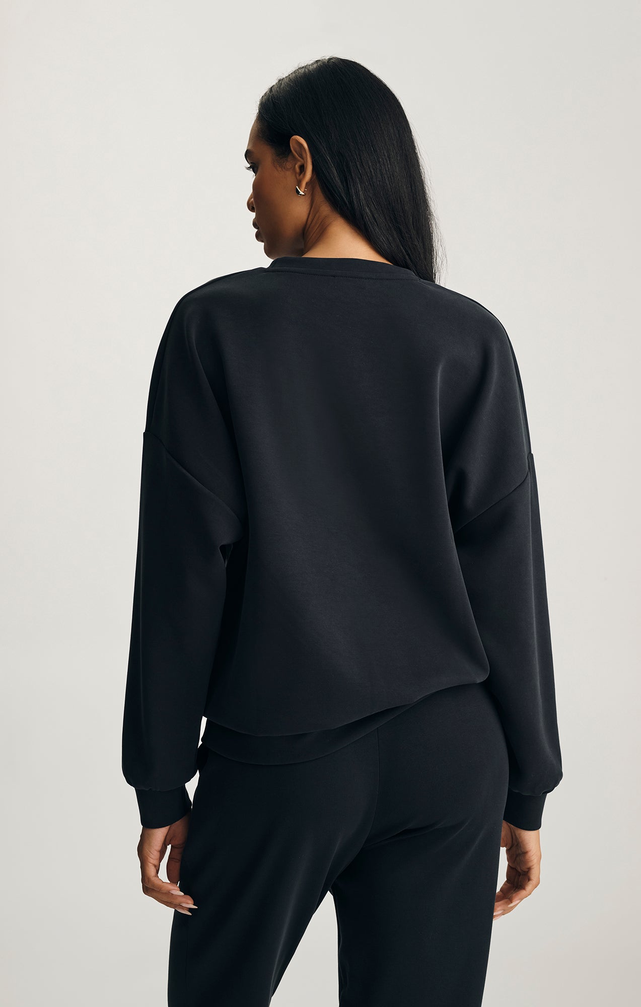 LUXE TOUCH TENCEL™ SWEATSHIRT IN BLACK - Mavi Jeans