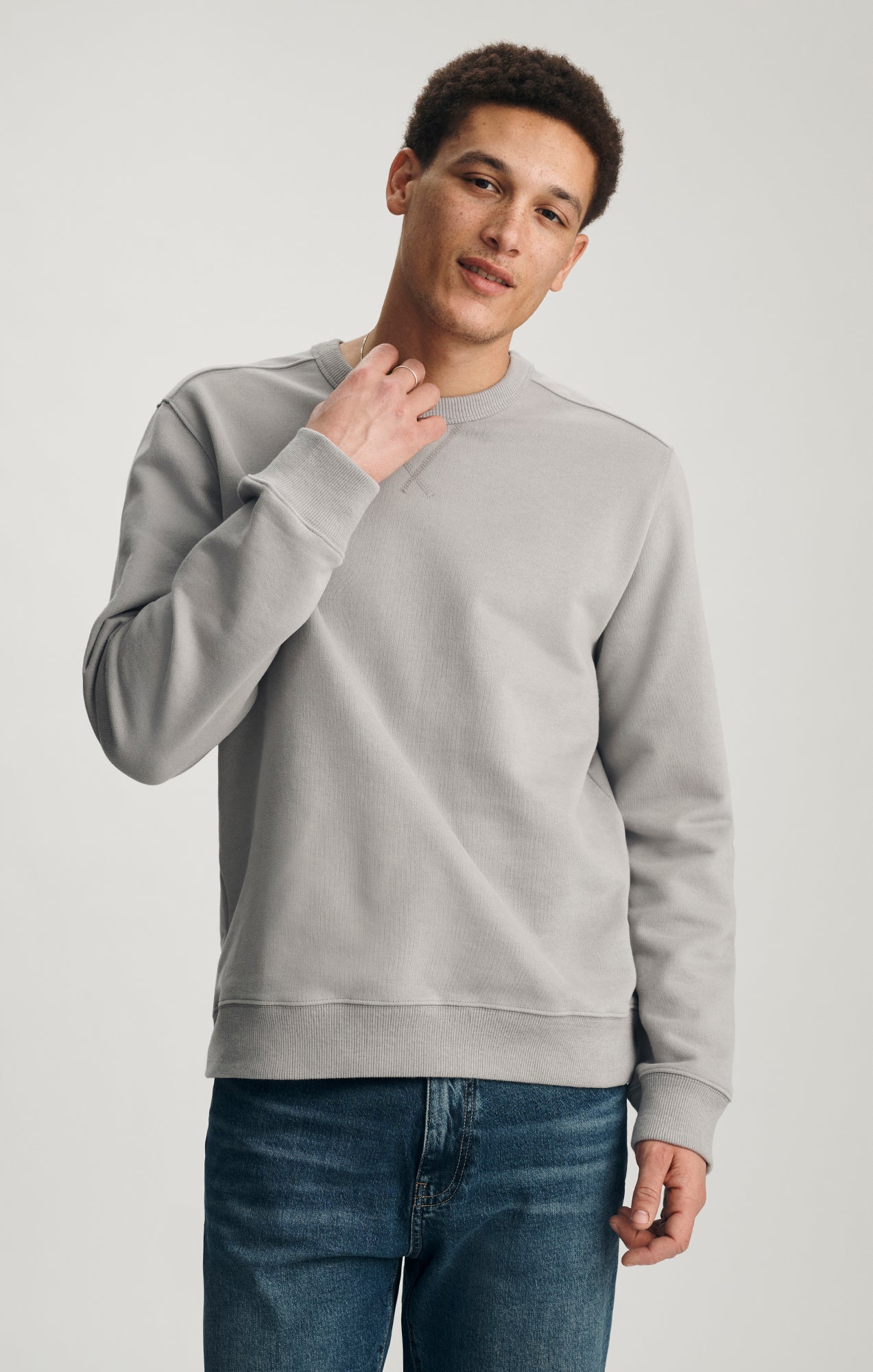Mavi Men's V-Stitch Crew Neck Sweatshirt In Alloy – Mavi Canada