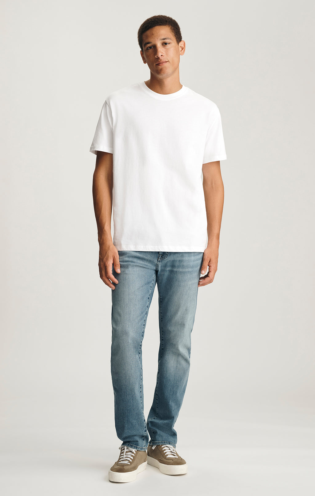 BASIC SHORT SLEEVE T-SHIRT IN WHITE