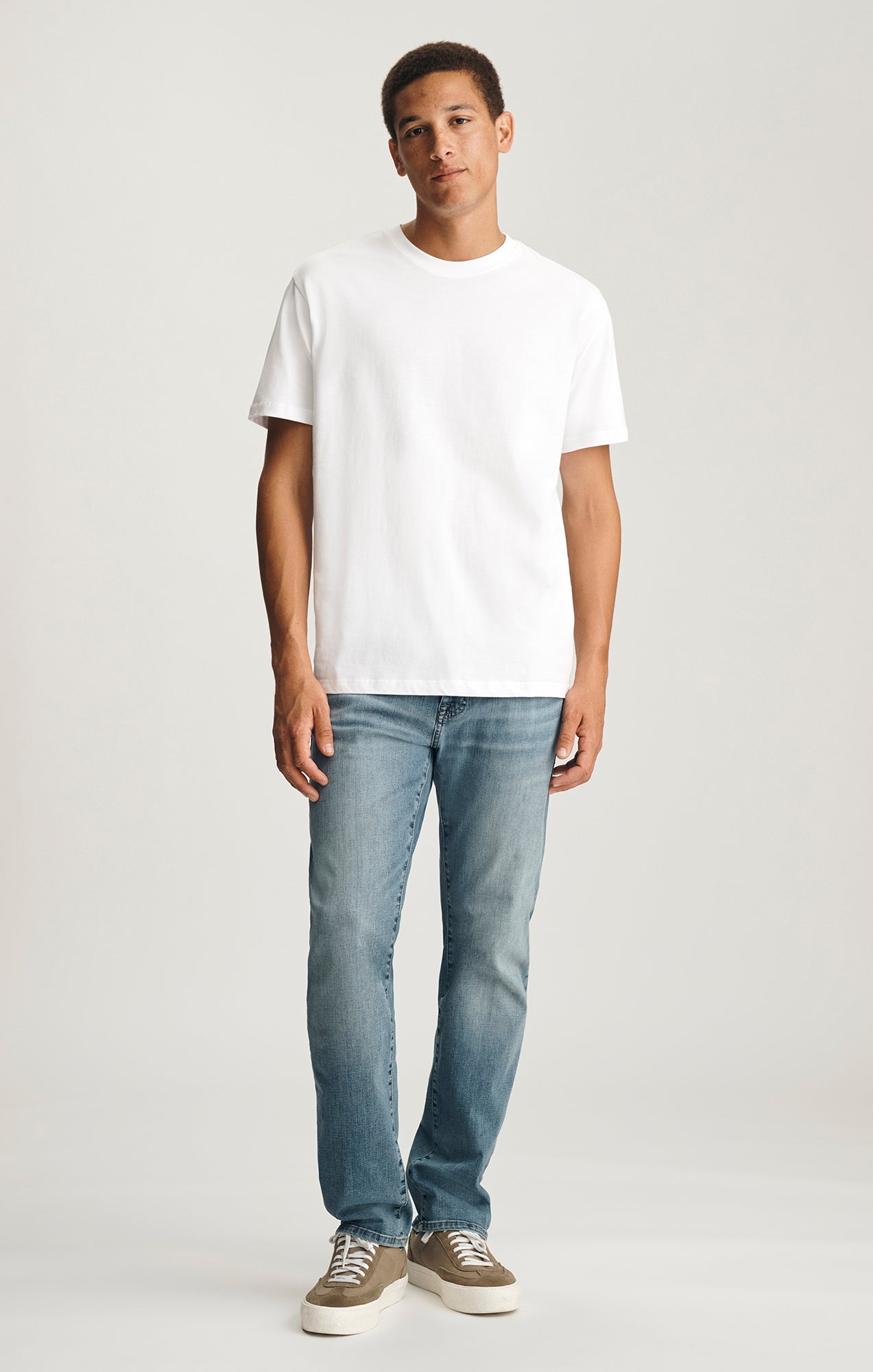 BASIC SHORT SLEEVE T-SHIRT IN WHITE