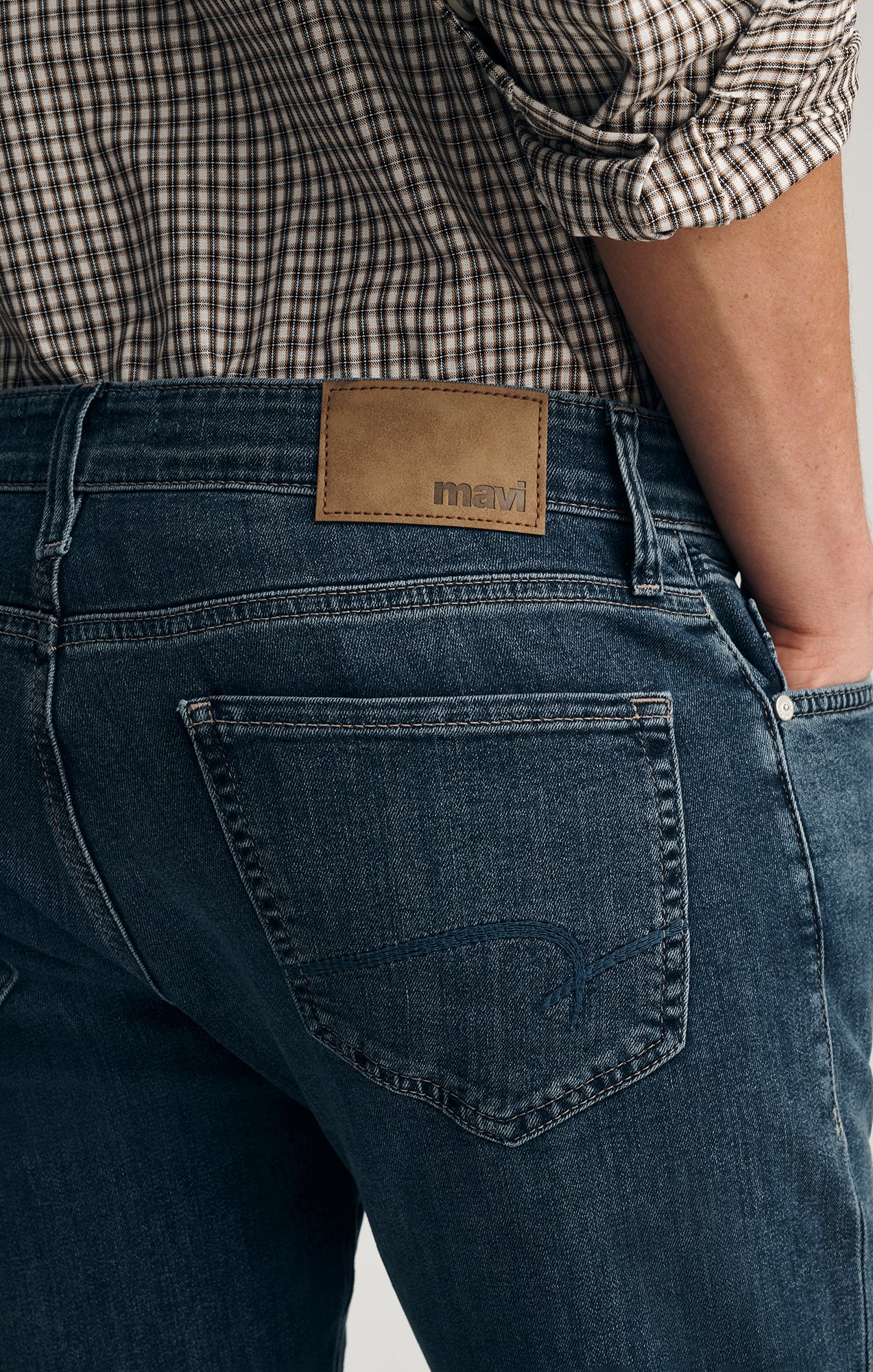 MARCUS SLIM STRAIGHT LEG JEANS IN USED WILLIAMSBURG