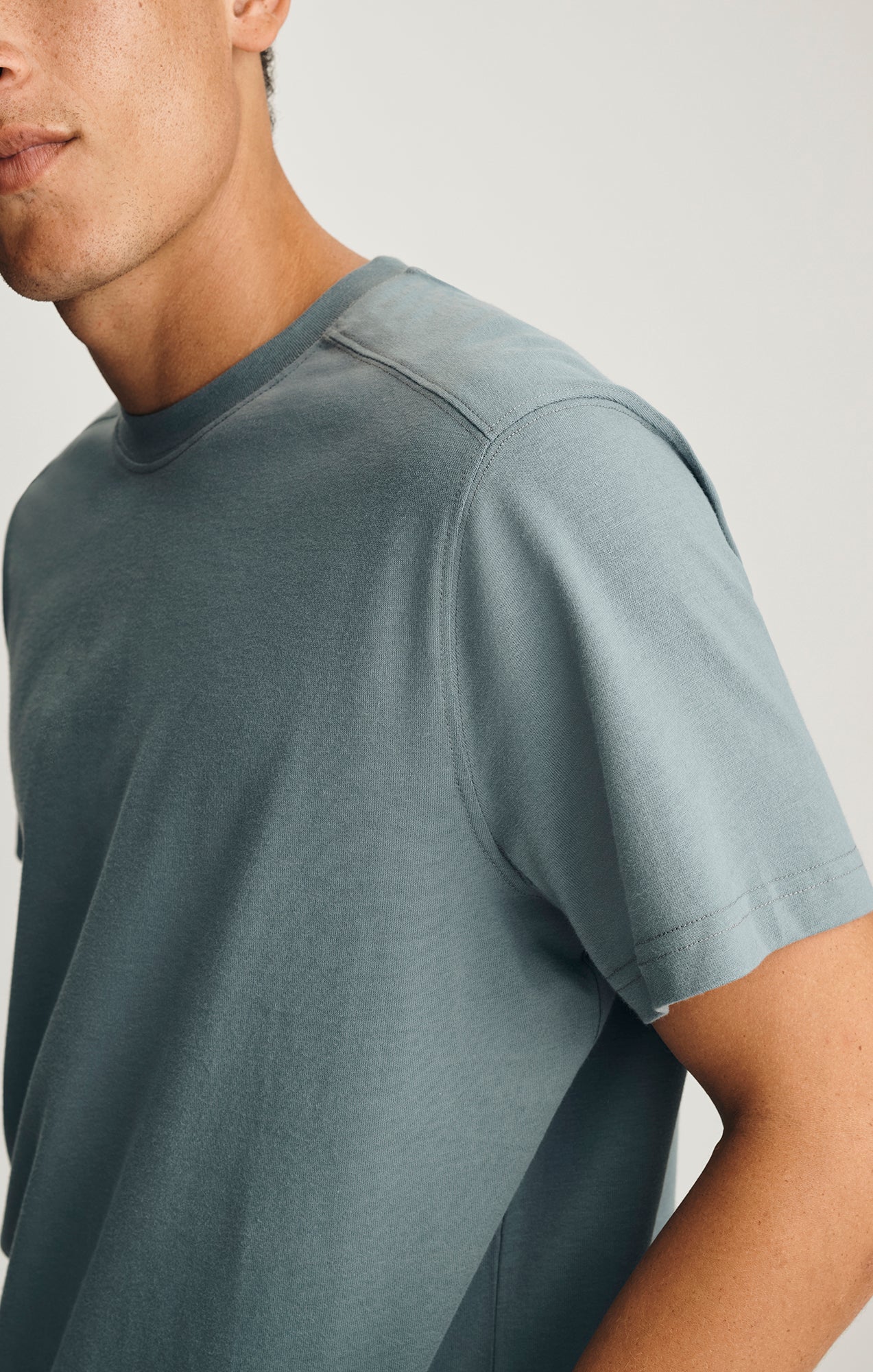 BASIC SHORT SLEEVE T-SHIRT IN GOBLIN BLUE