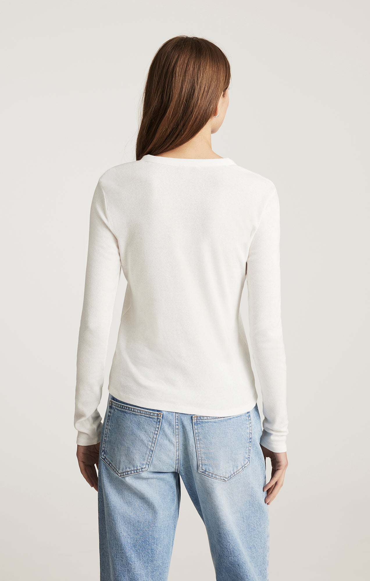 HENLEY LONG SLEEVE T-SHIRT IN ANTIQUE WHITE - Mavi Jeans