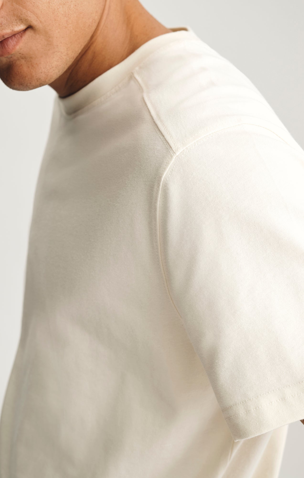 BASIC SHORT SLEEVE T-SHIRT IN TURTLEDOVE