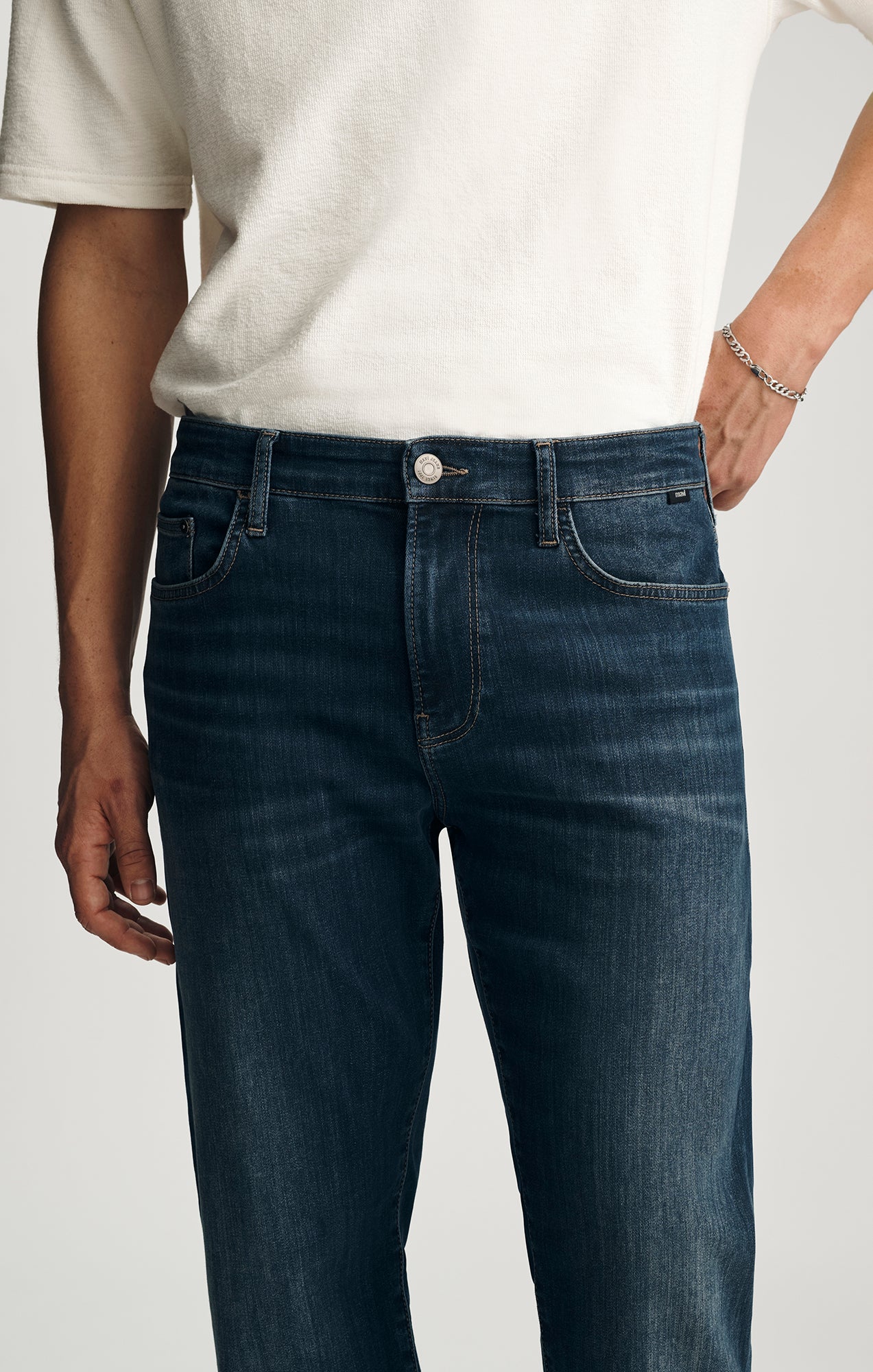 ZACH STRAIGHT LEG IN DARK BRUSHED SUPERMOVE - Mavi Jeans