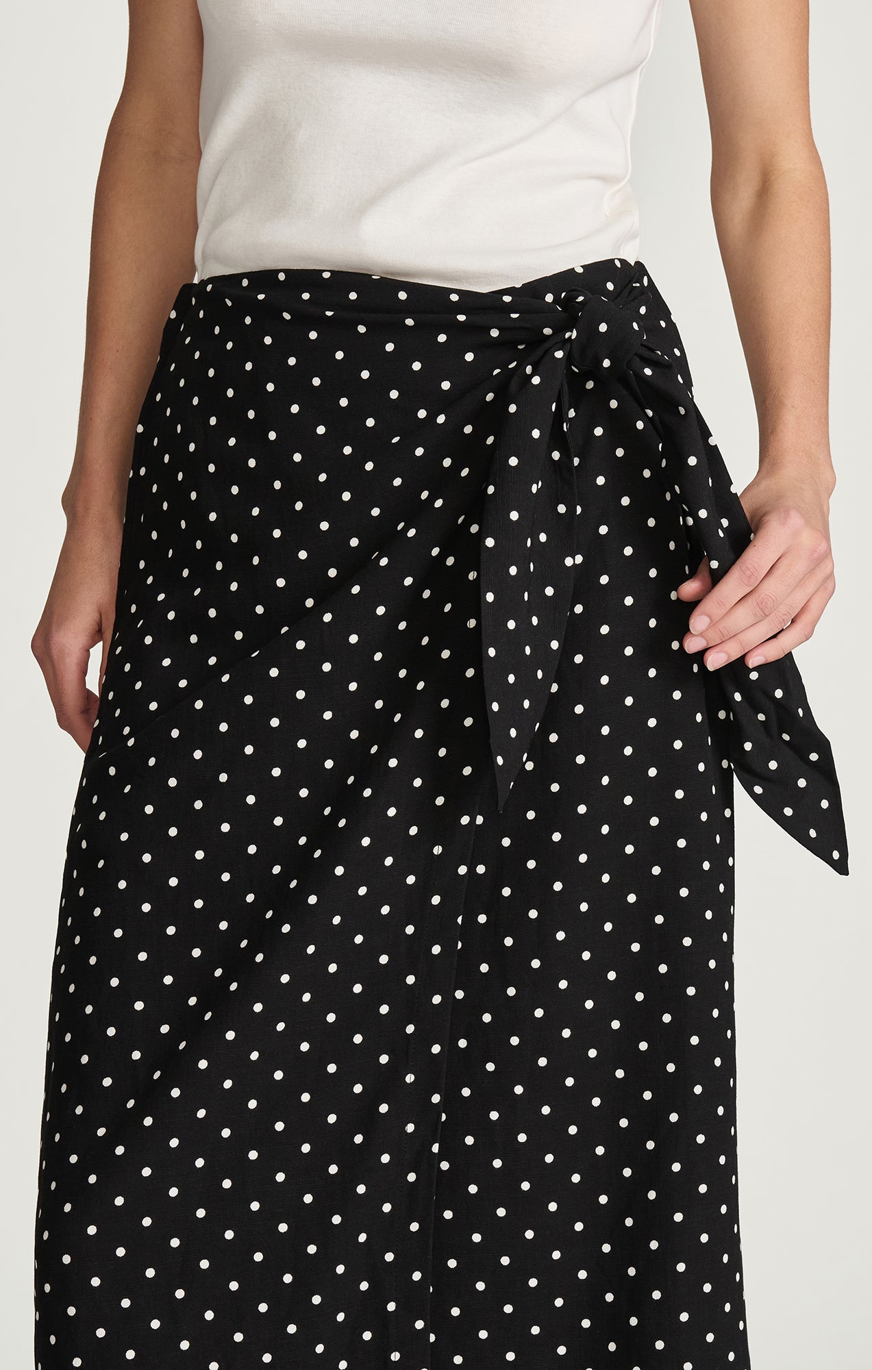 WOVEN WRAP MIDI SKIRT IN BLACK POLKA DOT PRINTED - Mavi Jeans