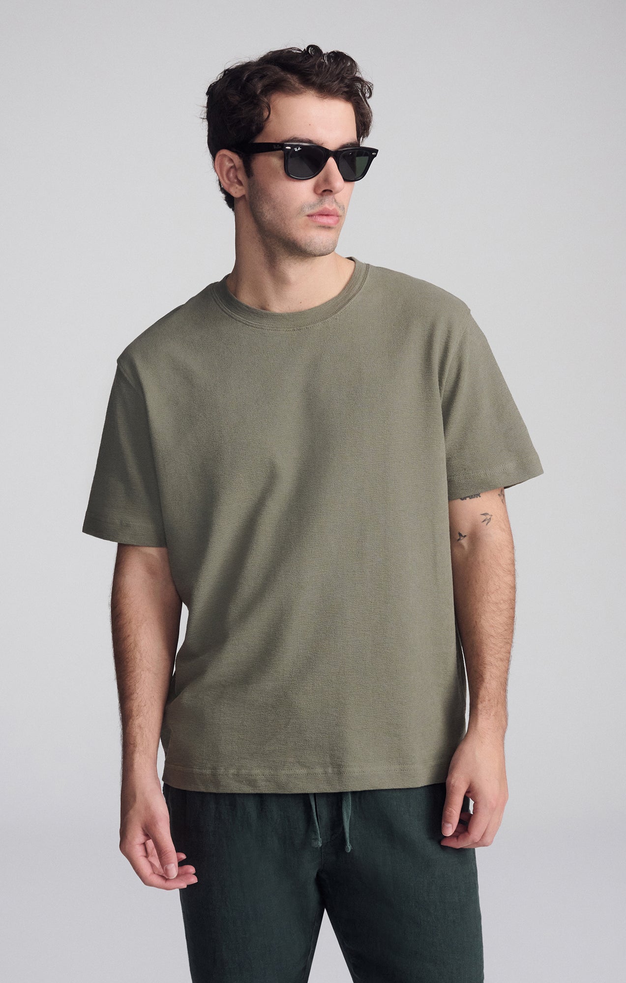 SHORT SLEEVE CREW NECK T-SHIRT IN DUSTY OLIVE - Mavi Jeans