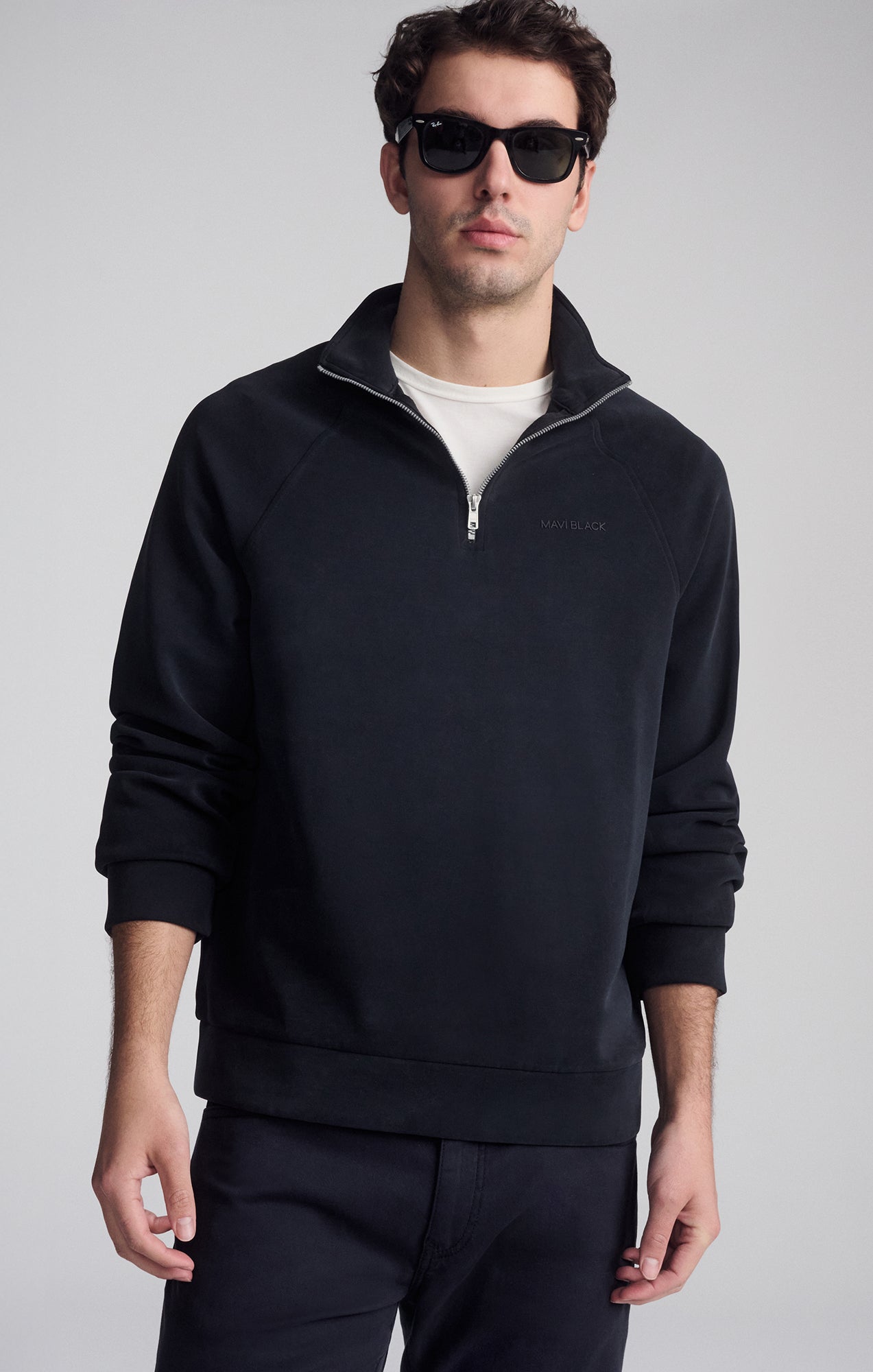 QUARTER ZIP SWEATSHIRT IN JET BLACK - Mavi Jeans