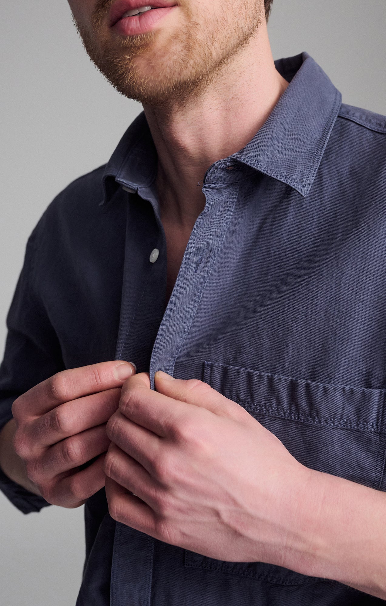 ONE POCKET LONG SLEEVE BUTTON-UP SHIRT IN OUTER SPACE - Mavi Jeans