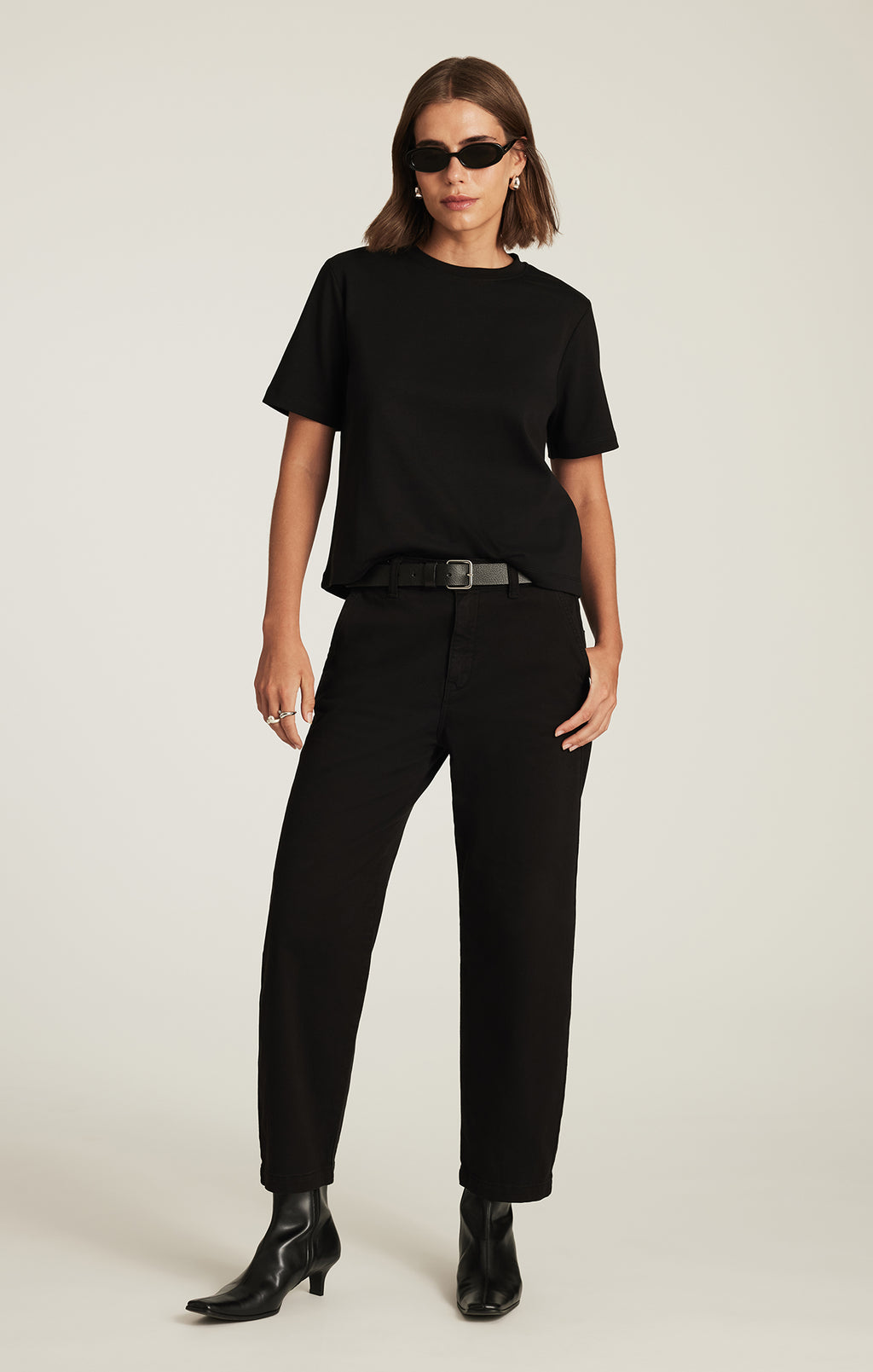 BASIC CREW NECK T-SHIRT IN BLACK