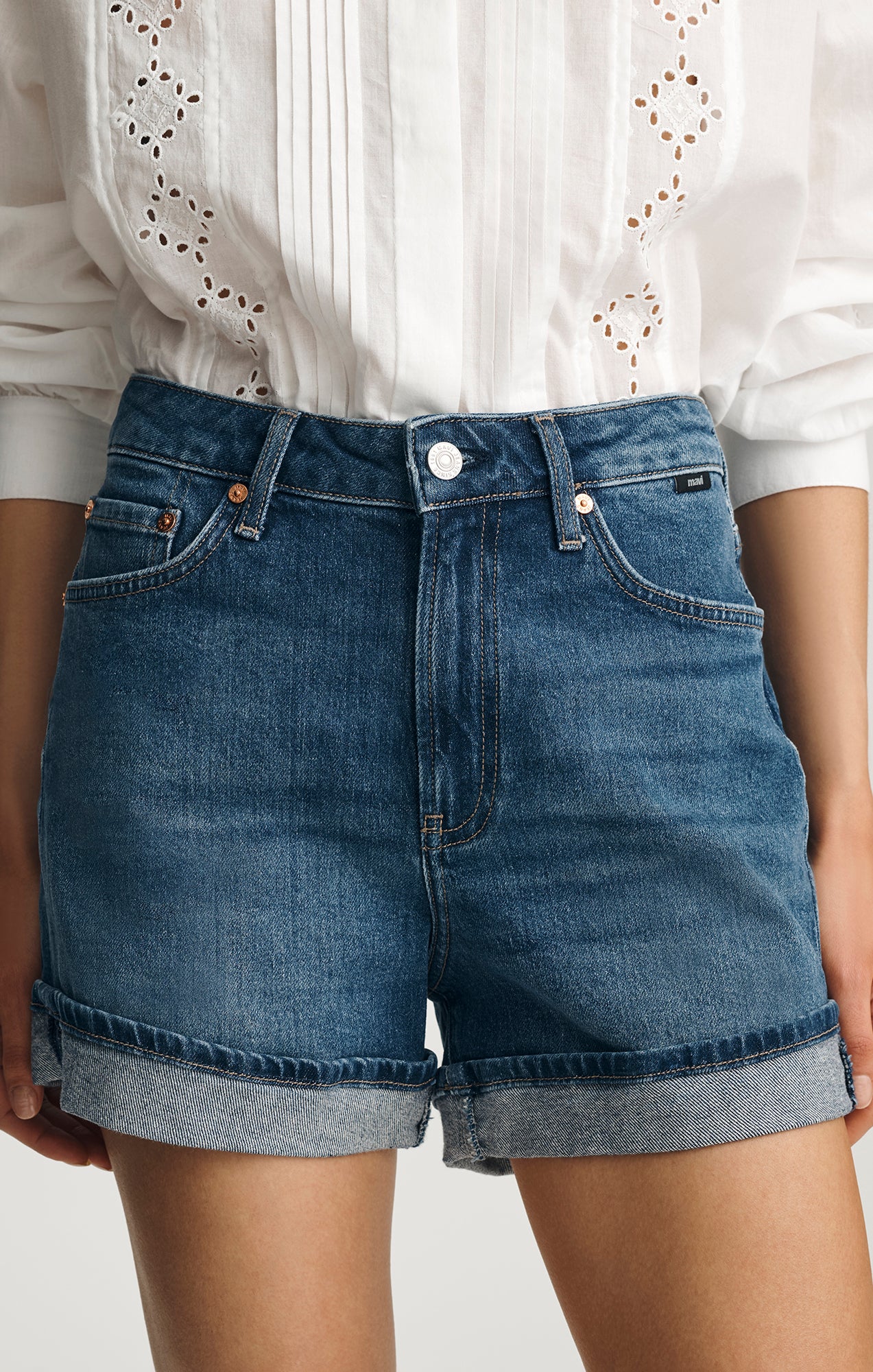 HEIDI CUFFED SHORTS IN MID BRUSHED CLASSIC BLUE - Mavi Jeans