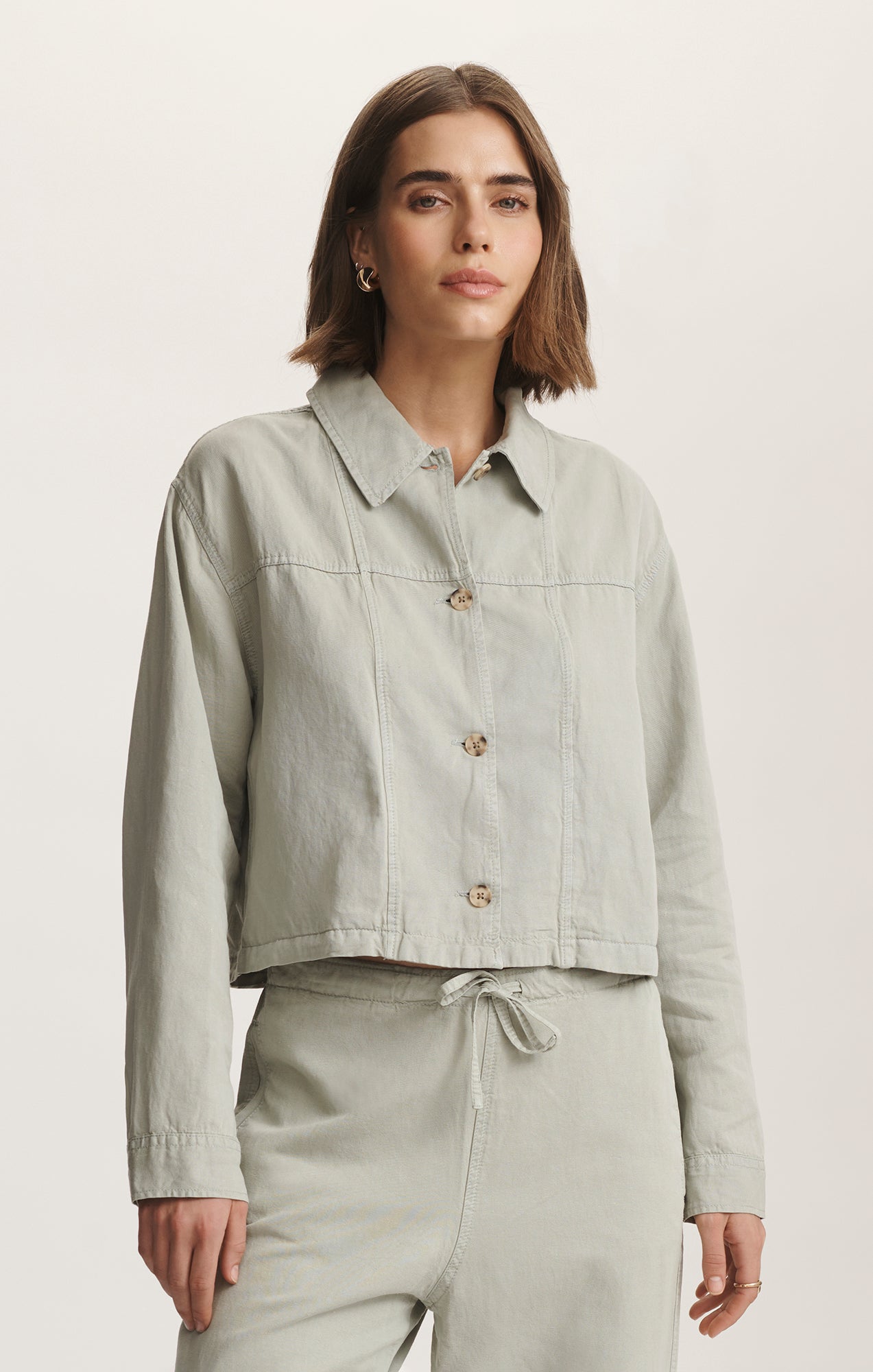 CROPPED TENCEL™ OVERSHIRT IN ABBEY STONE - Mavi Jeans