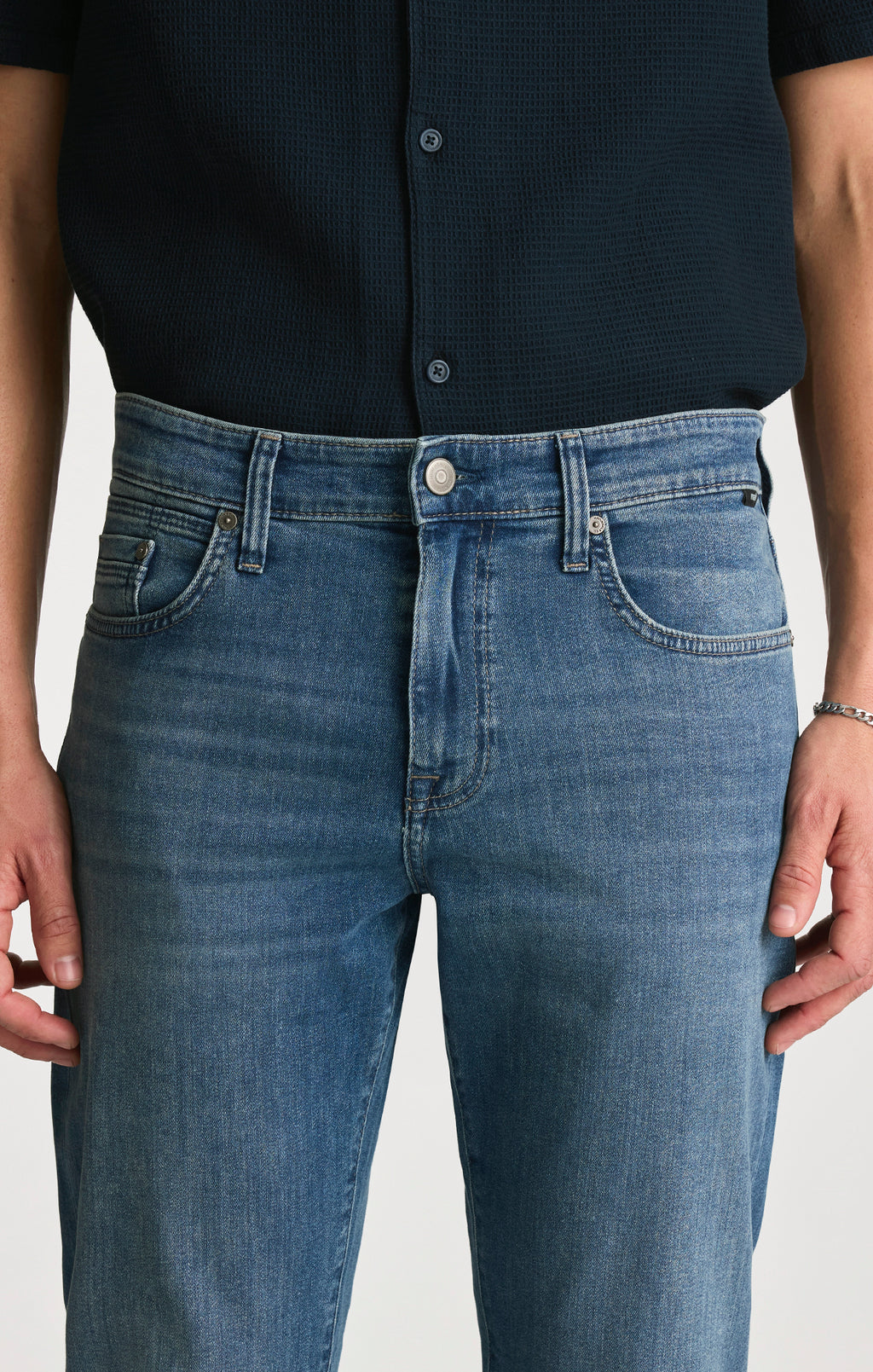 MATT RELAXED STRAIGHT LEG IN MID INDIGO BRUSHED WILLIAMSBURG