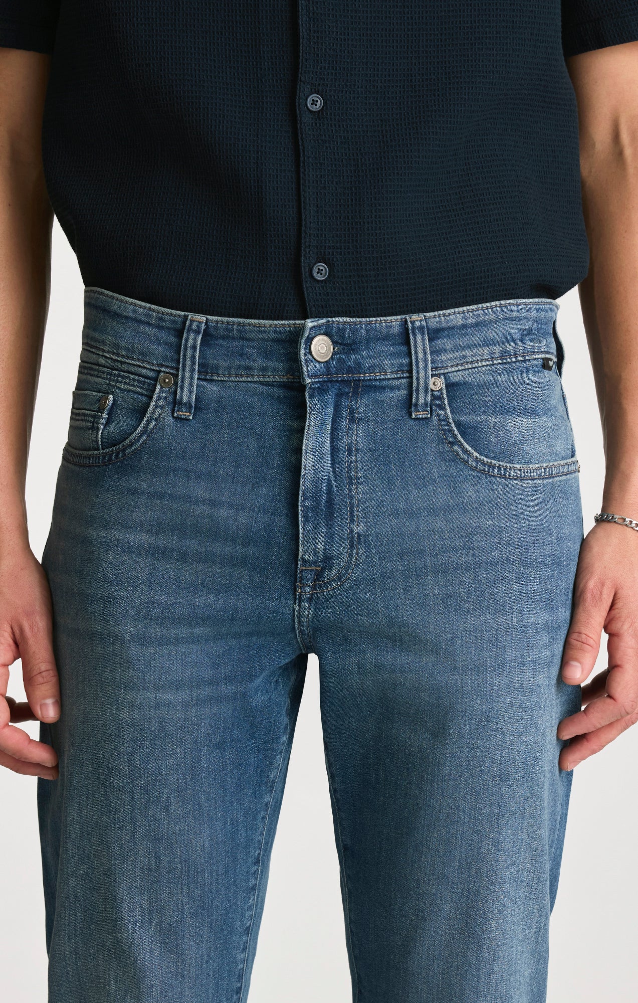 MATT RELAXED RIGHT LIKE EN BLEU INDIGO MOYEN BROSSÉ WILLIAMSBURG