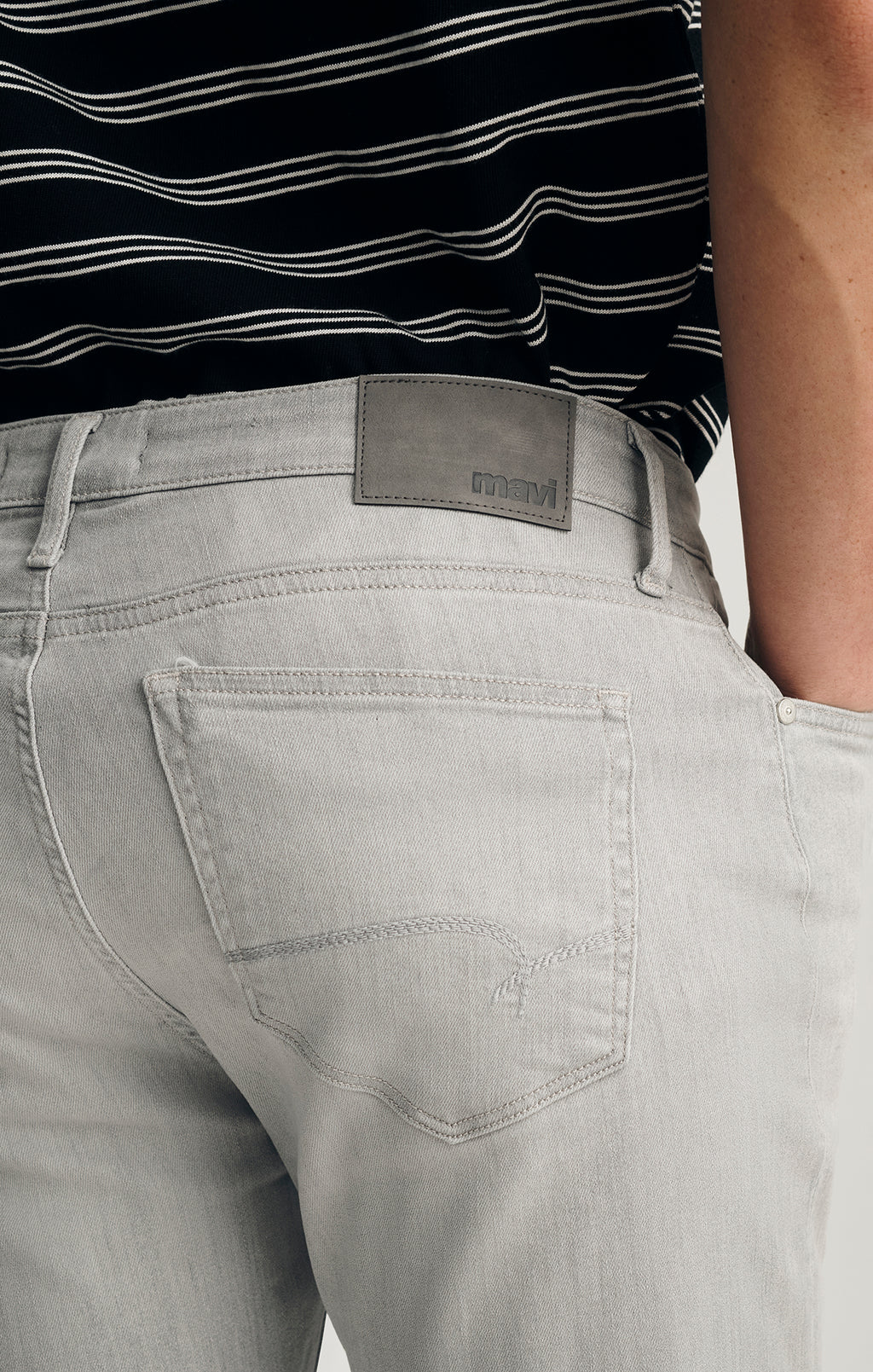 MARCUS SLIM STRAIGHT LEG IN ICE GREY FEATHER BLUE - Mavi Jeans