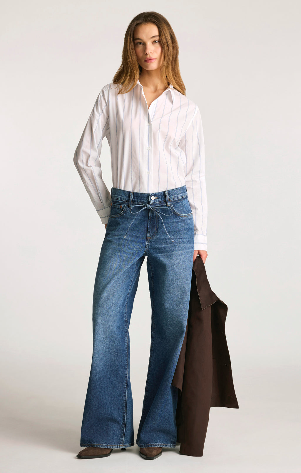 Jean Wendy ample à jambes droites en denim classique mi-brouillé