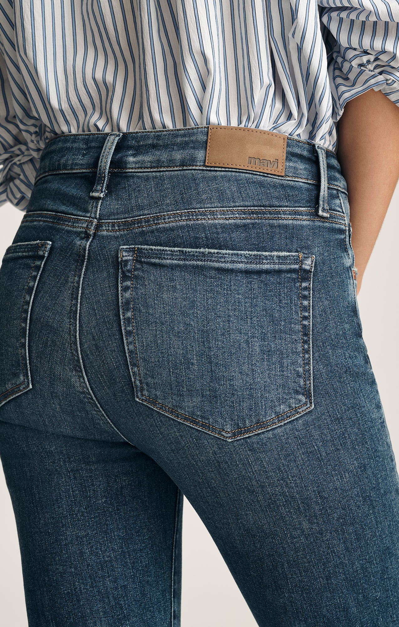 ANIKA CROPPED FLARE IN DARK BRUSHED FLEX BLUE - Mavi Jeans