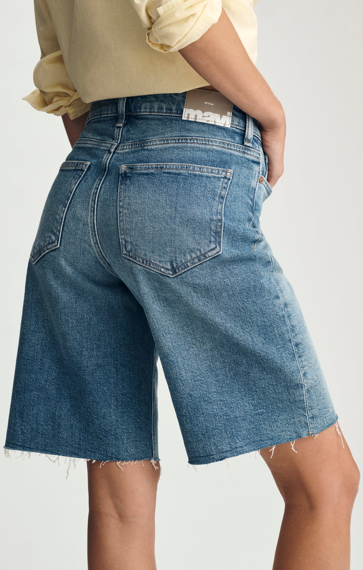 ERIKA BERMUDA SHORTS IN MID BRUSHED CLASSIC BLUE - Mavi Jeans