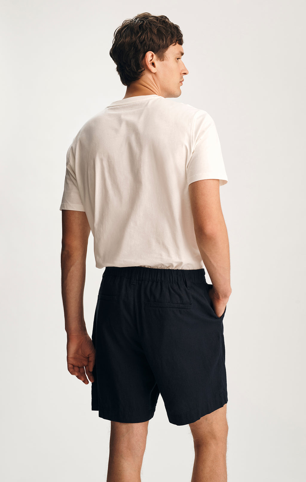 LINEN PLEATED 7" INSEAM SHORTS IN SKY CAPTAIN - Mavi Jeans