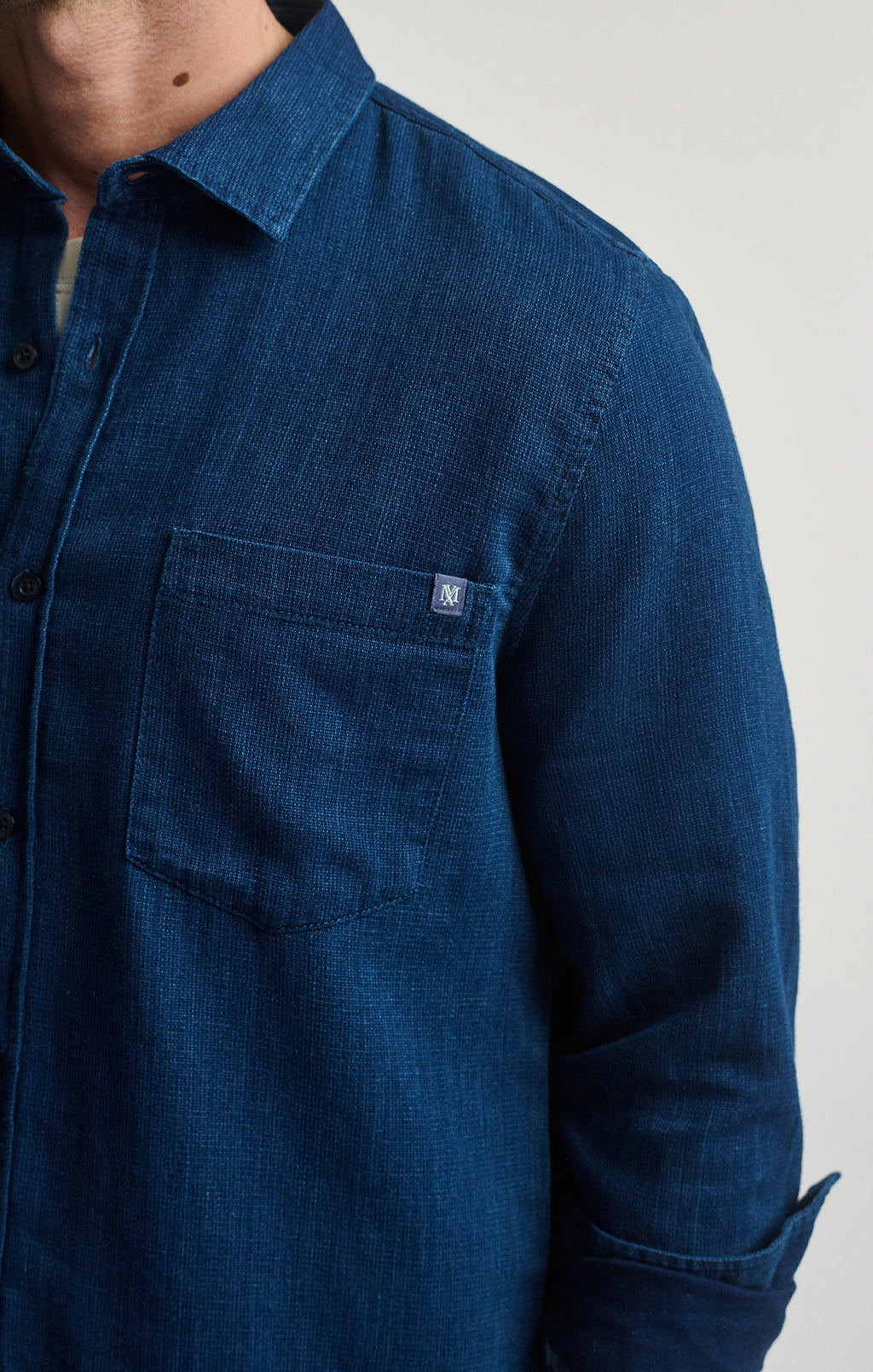 ONE POCKET LONG SLEEVE BUTTON-UP SHIRT IN INDIGO - Mavi Jeans