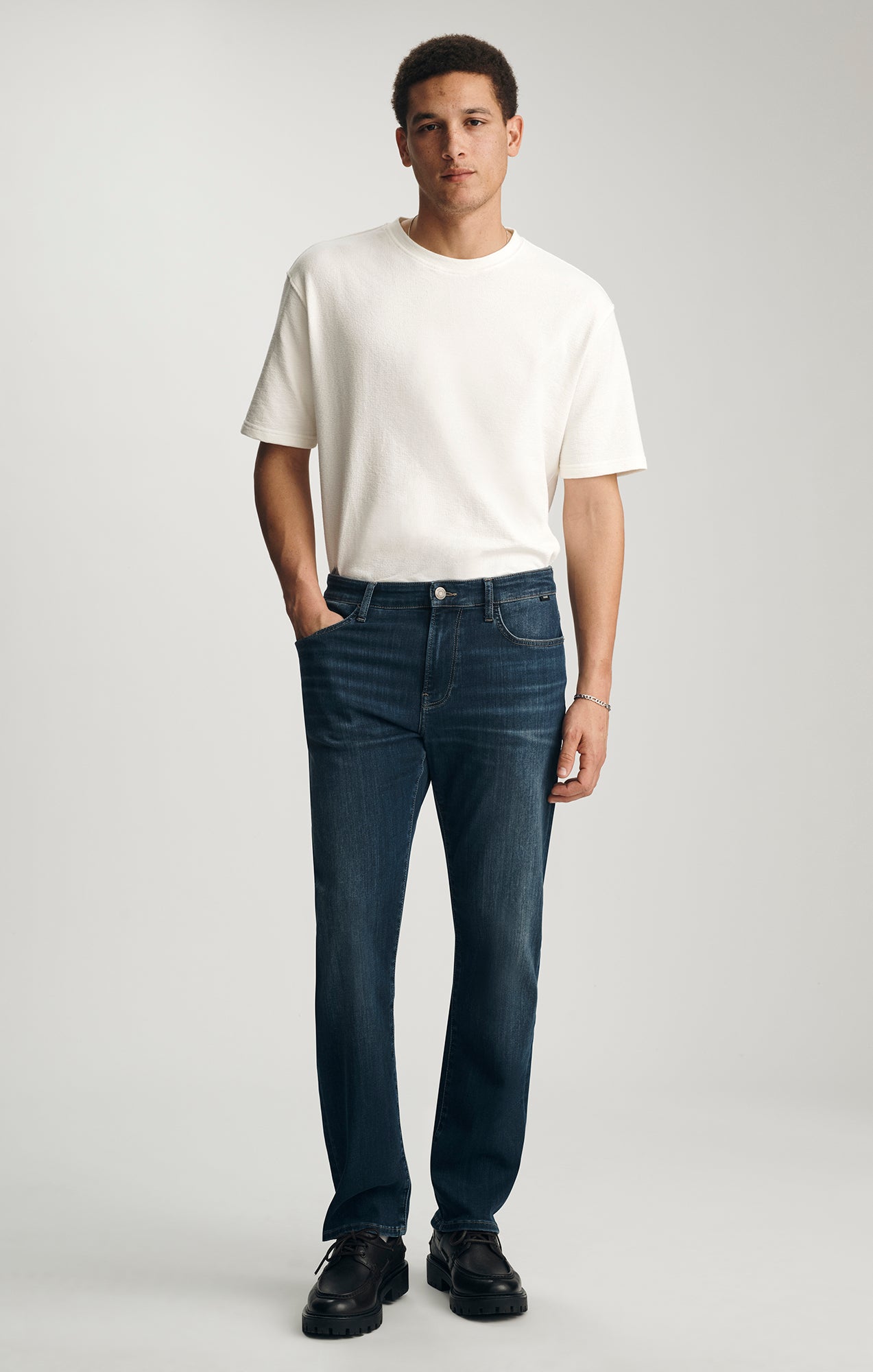 ZACH STRAIGHT LEG IN DARK BRUSHED SUPERMOVE - Mavi Jeans