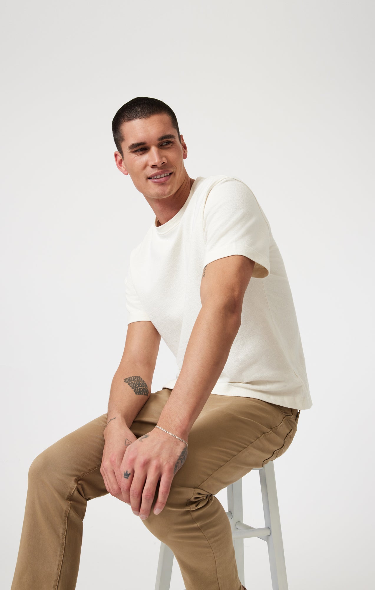 MARCUS SLIM STRAIGHT LEG IN KHAKI CASUAL TWILL - Mavi Jeans