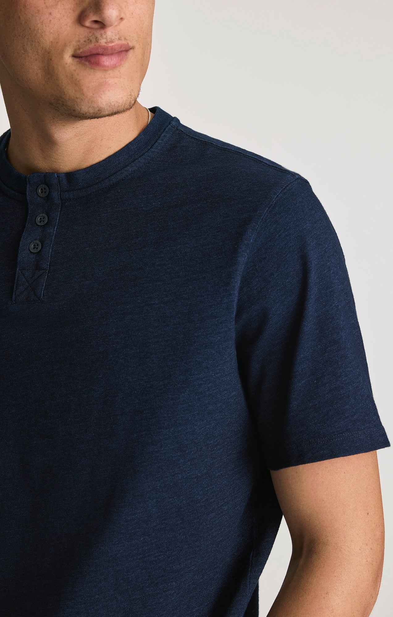 HENLEY T-SHIRT IN DARK INDIGO - Mavi Jeans