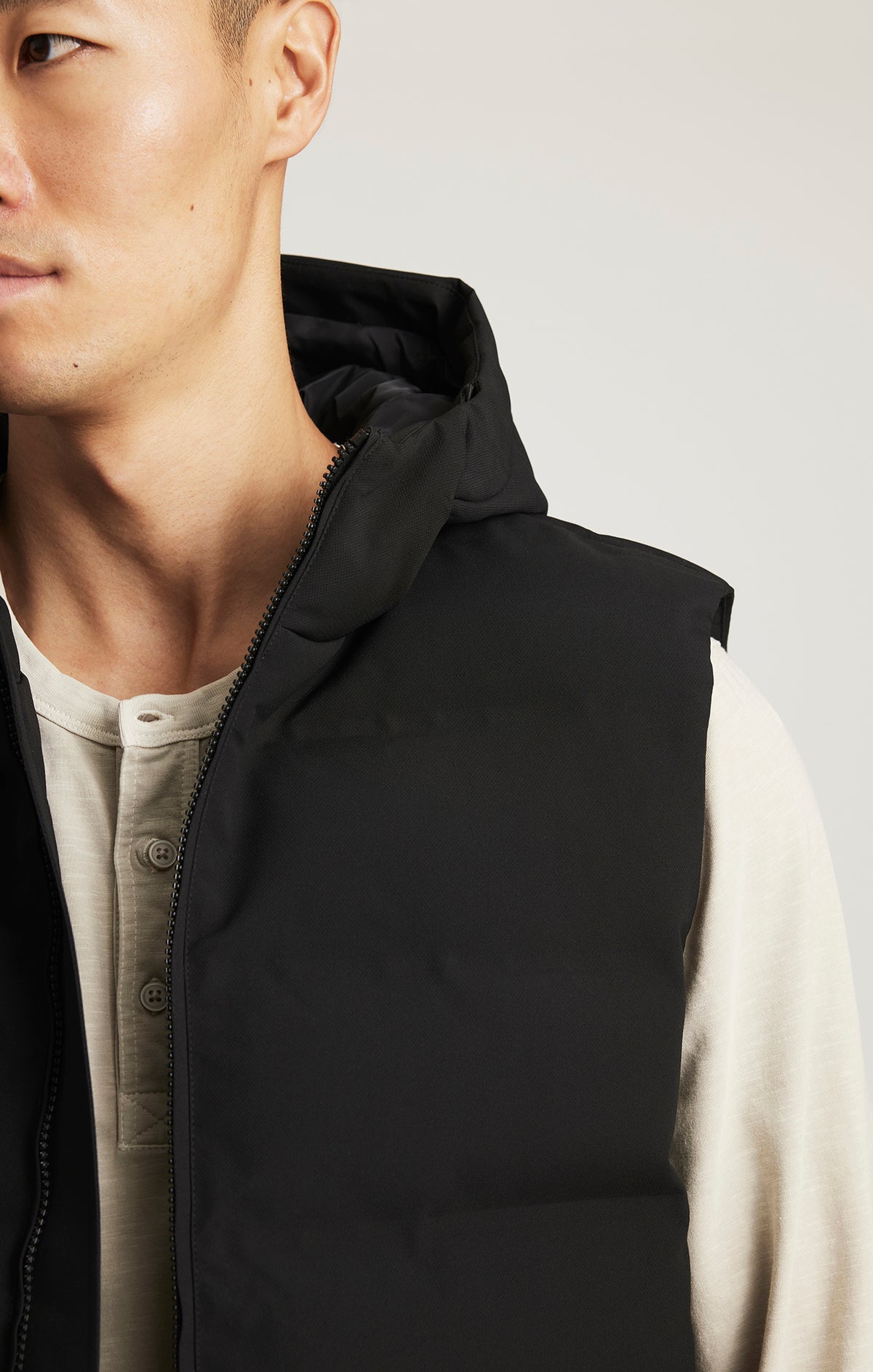 HOODED VEST IN JET BLACK - Mavi Jeans