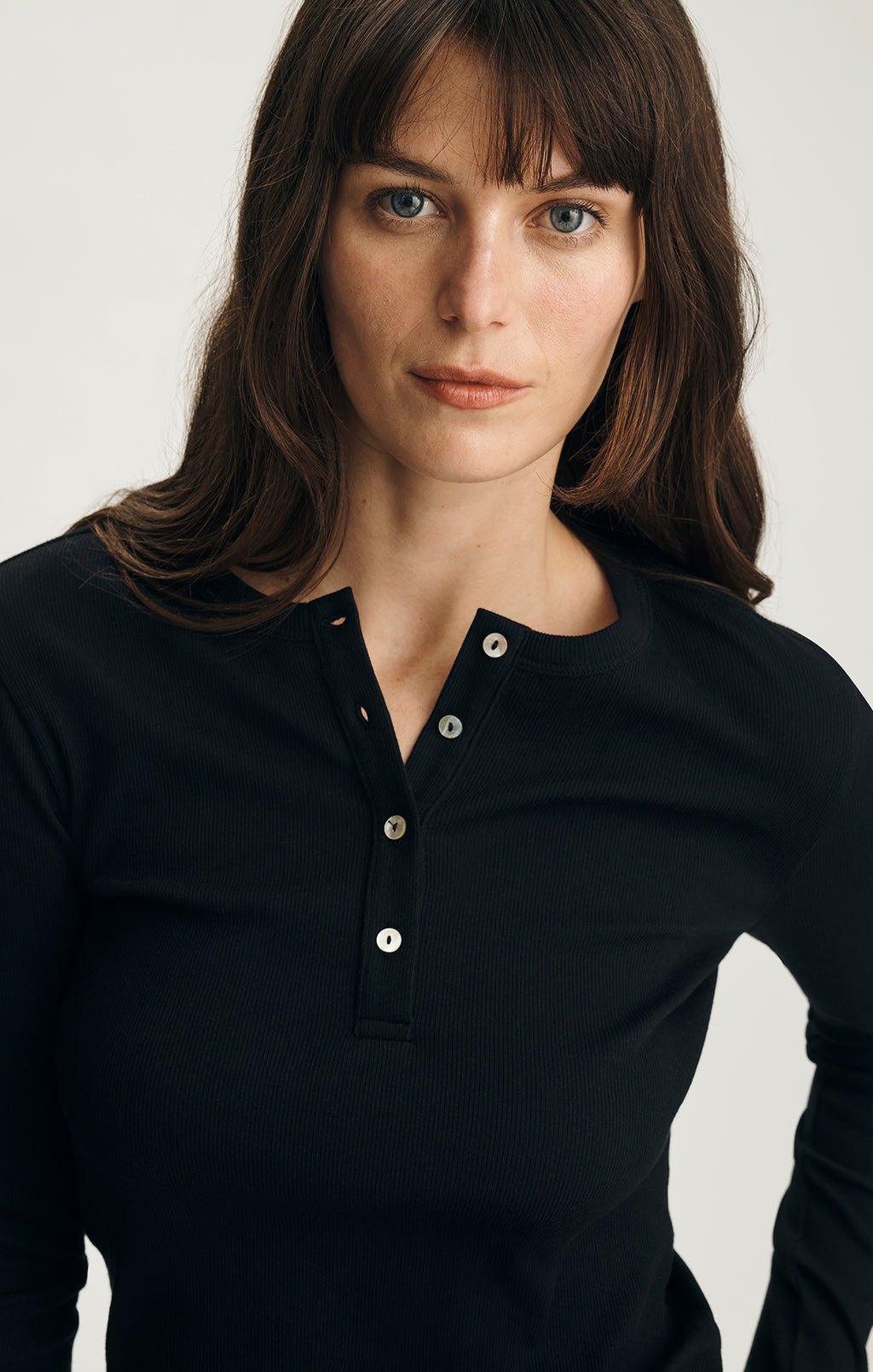 LONG SLEEVE HENLEY T-SHIRT IN BLACK - Mavi Jeans