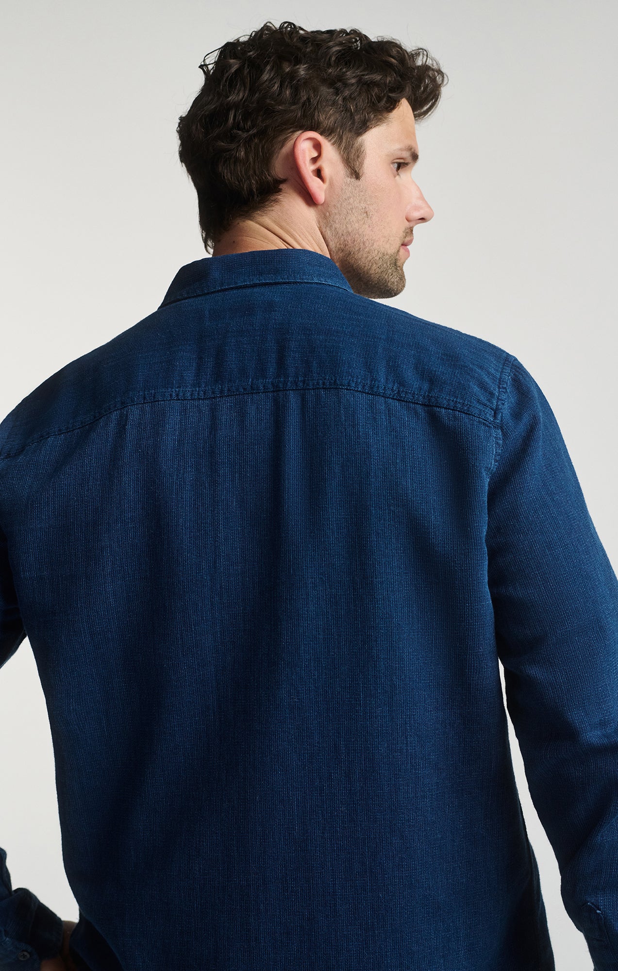 ONE POCKET LONG SLEEVE BUTTON-UP SHIRT IN INDIGO - Mavi Jeans