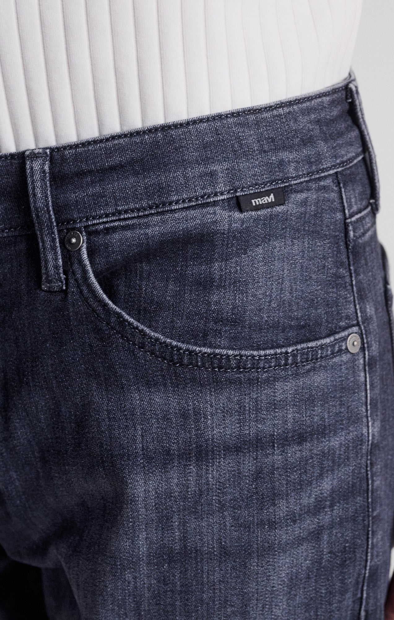 JAKE SLIM LEG IN DARK SMOKE WILLIAMSBURG - Mavi Jeans