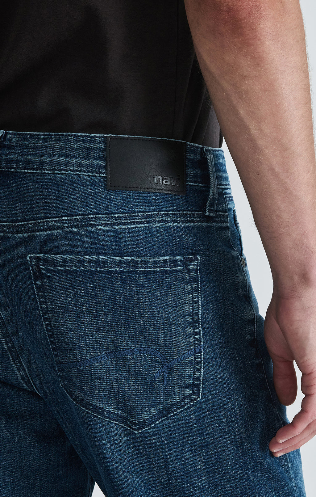 MATT RELAXED STRAIGHT LEG IN DEEP BRUSHED WILLIAMSBURG - Mavi Jeans